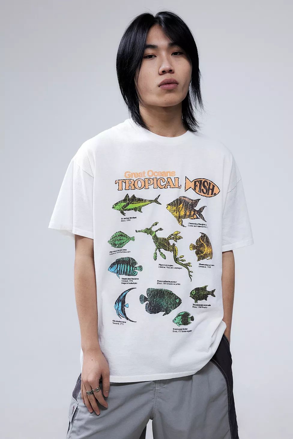 UO Ecru Great Oceans Tropical Fish T-Shirt | Urban Outfitters (EU)