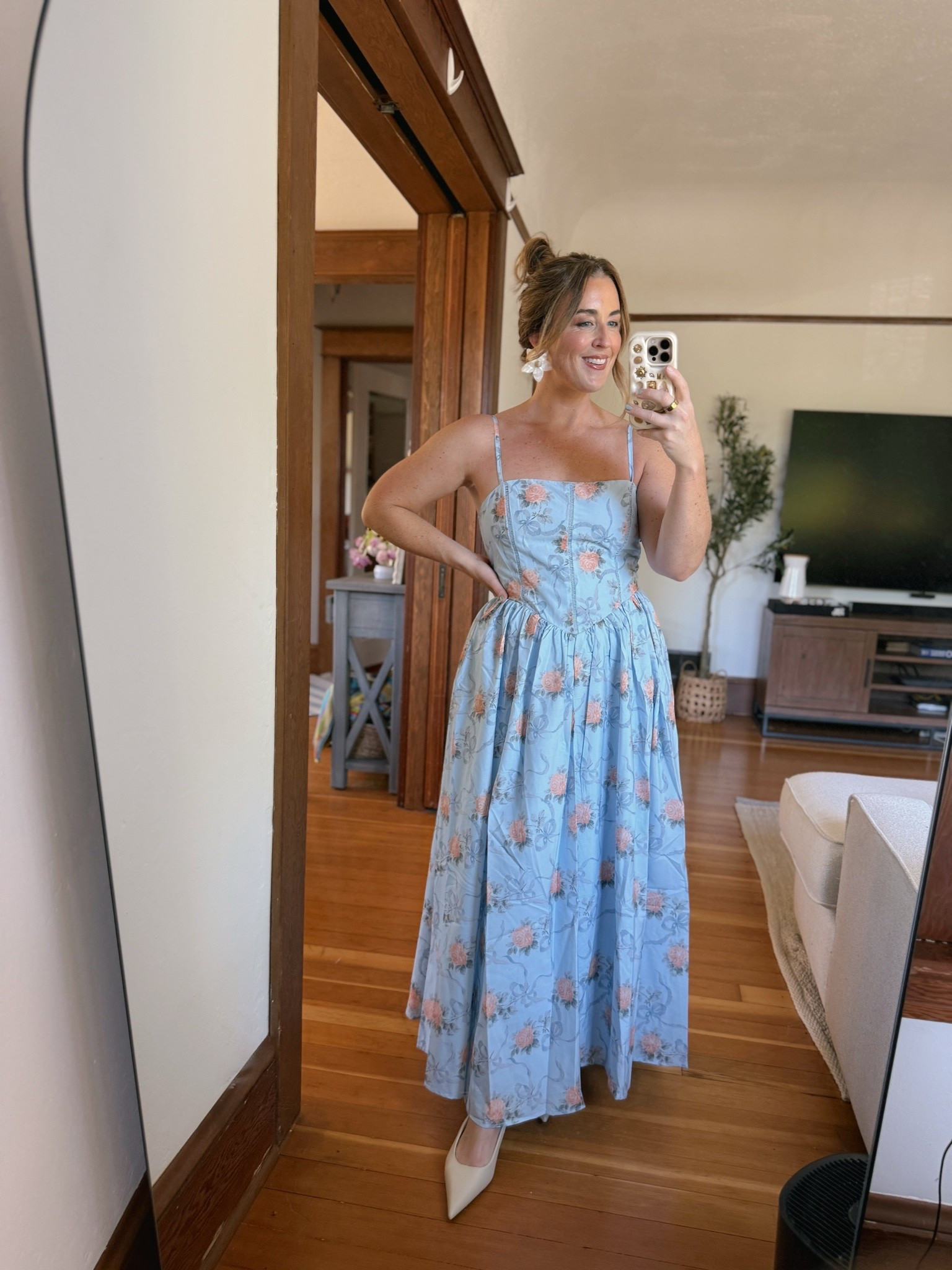 Dream blue floral corset maxi dress under $100… runs slightly large

Blue floral dress, designer look for less, house of cb dupe, european summer dress, size 8