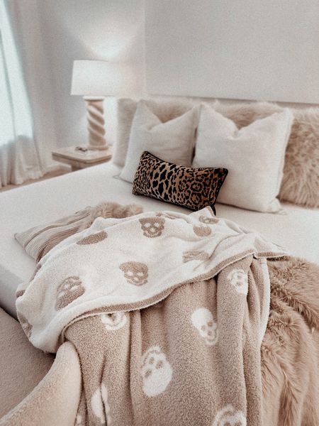 This is hands down the PERFECT neutral Halloween skull blanket! I ordered the 50x70 one and I’m in love. Soooo soft. They also have a black and white version. Both on sale currently 

LTK Halloween,  neutral Halloween, TSC X TIA BOOTH : SKULLS BUTTERY BLANKET taupe and white, skull blanket 

Follow my shop @skullsandleopard on the @shop.LTK app to shop this post and get my exclusive app-only content!

#LTKSale #LTKhome #LTKHalloween