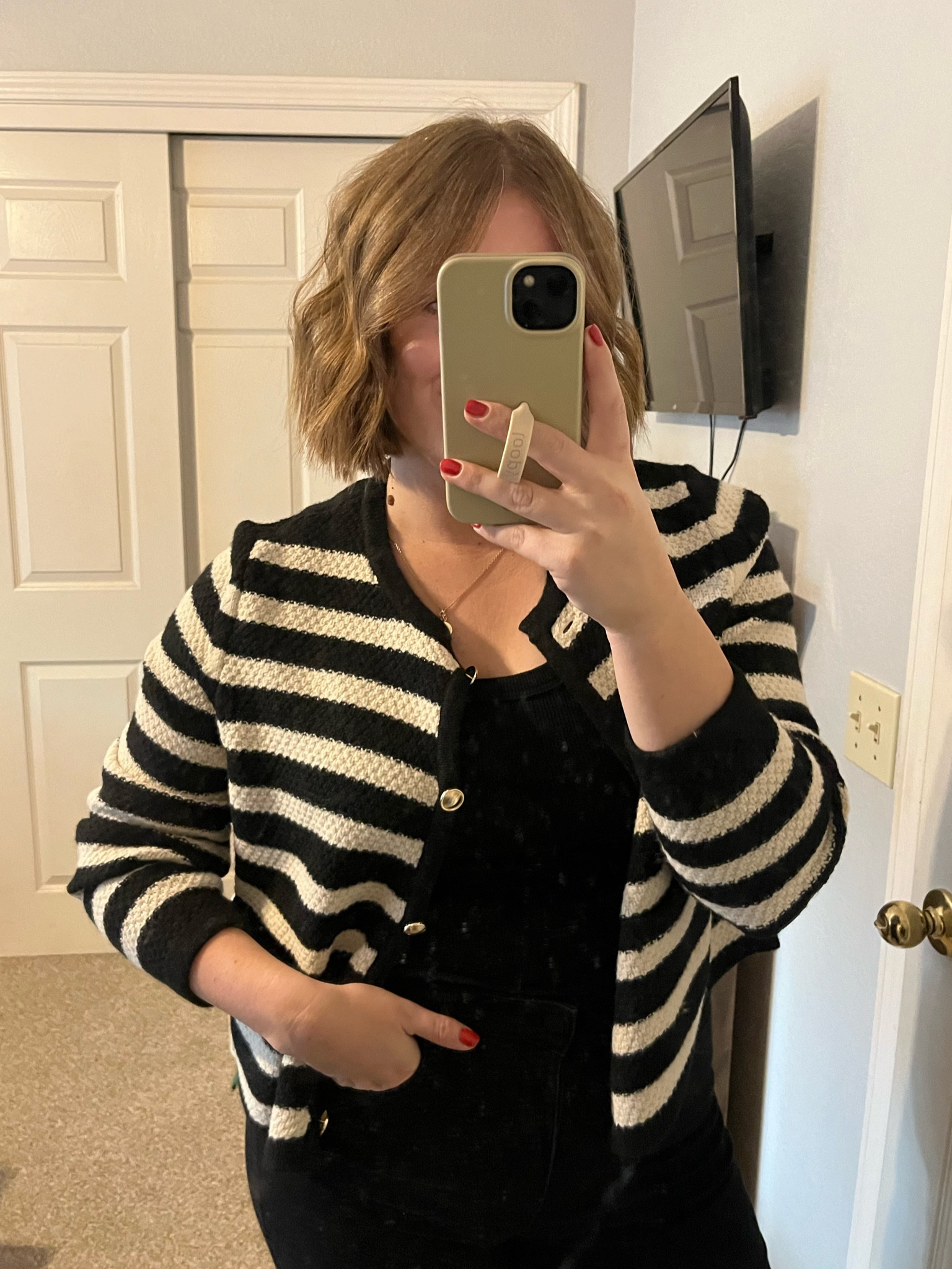 This cardigan! 😍 a must for Fall, especially if you work in an office! 

Wearing L (tts)

#LTKWorkwear #LTKMidsize #LTKFindsUnder50