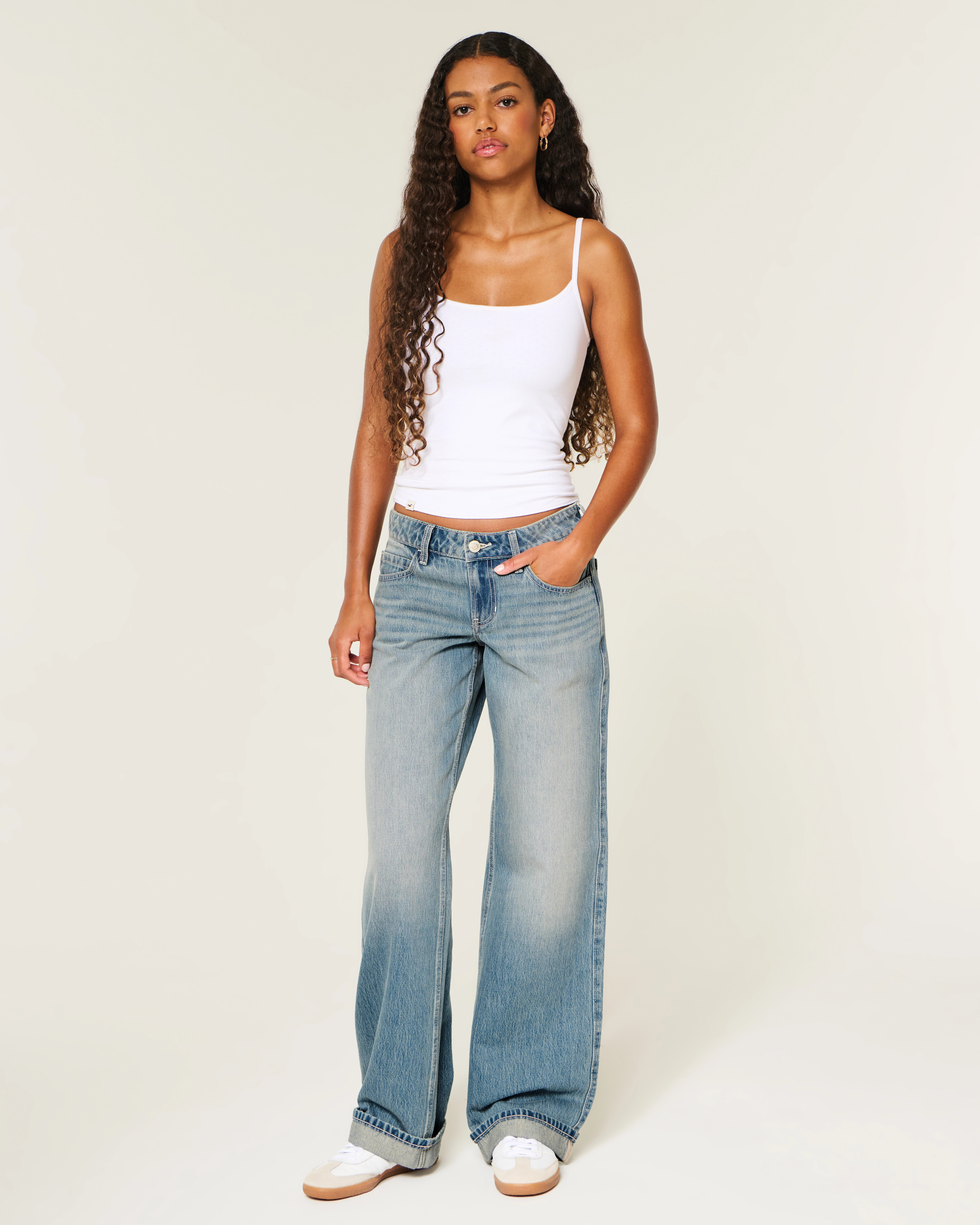 Low-Rise Medium Wash Baggy Jeans | Hollister (US)