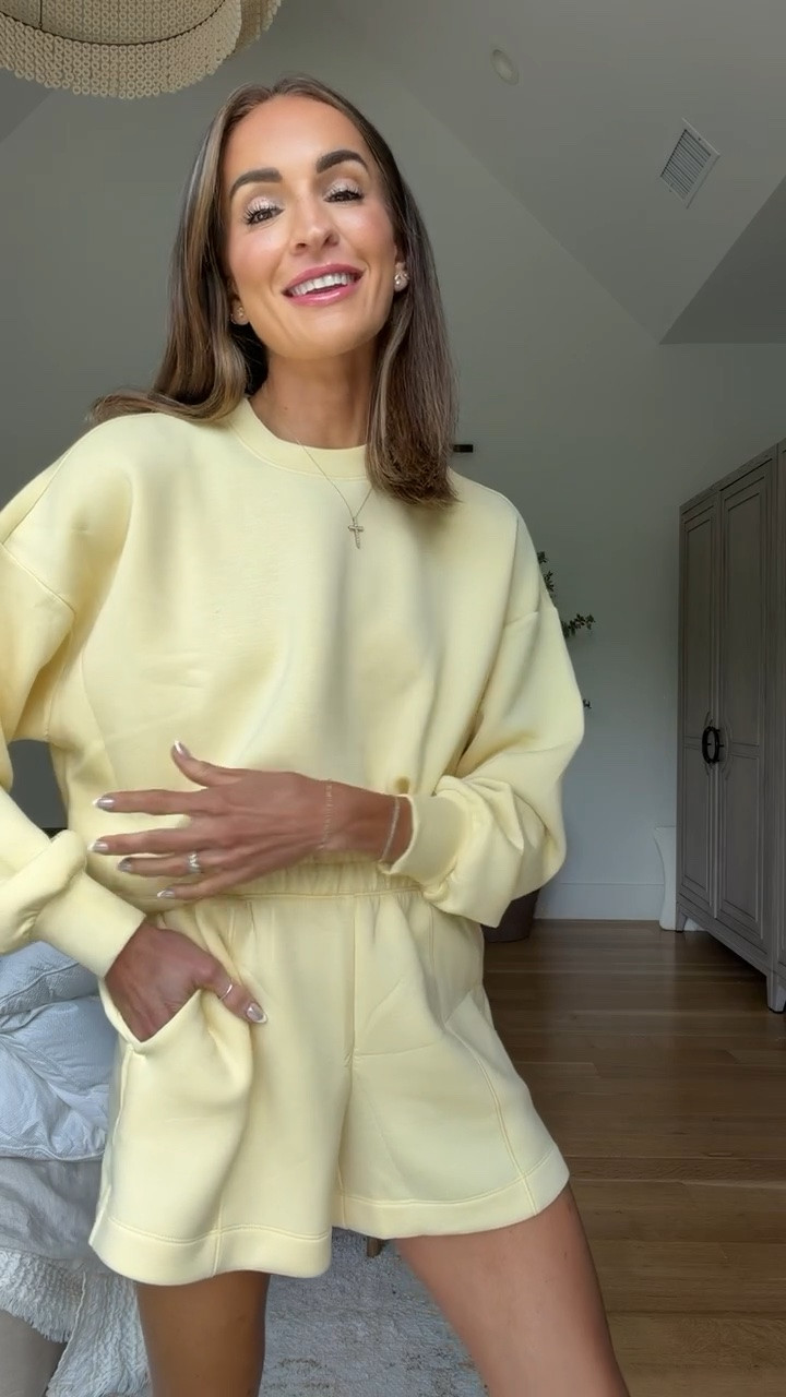 The old navy matching set that’s so good I had to grab it in another color 😍 swooning over this butter yellow!💛