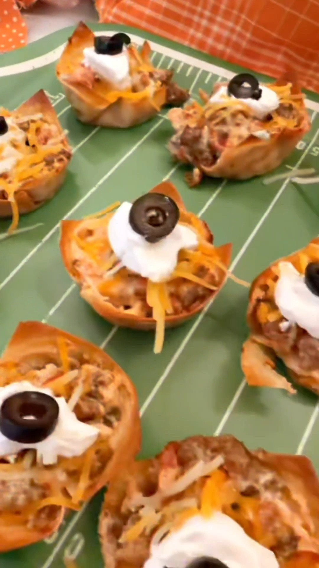 TEXAS STARS ⭐️

Ingredients:
• 1 lb. ground sausage
• 1 packet Hidden Valley Ranch seasoning
• 1 block cream cheese
• 1 can Rotel — do NOT drain
• Wonton wrappers
• Shredded cheddar cheese
• Sour cream
• Sliced black olives
• Optional: sliced jalapeños 
Instructions:
Preheat oven to 375°F and grease a muffin pan.
Brown 1 lb. of ground sausage in a skillet.
Add the ranch seasoning, cream cheese and entire can of Rotel (juice and all!) to the cooked sausage.
Stir everything together over low heat until the cream cheese melts and the mixture is warm, creamy and completely combined.
Place one wonton wrapper into each muffin cup and gently press it down to create a little cup.
Fill each wonton with the Texas Stars mixture.
Bake at 375°F for about 17 minutes, or until the filling is hot and bubbly and the wonton edges are crispy and golden brown.
Let them cool for about 5 minutes, then top with shredded cheddar, a dollop of sour cream and sliced black olives. Add jalapeños if you like a little kick!

Serve them warm with chips + salsa on the side and ENJOY! ⭐️🏈

These are PERFECT for tailgates, football Saturdays, parties or anytime you need an easy appetizer that feeds a crowd!