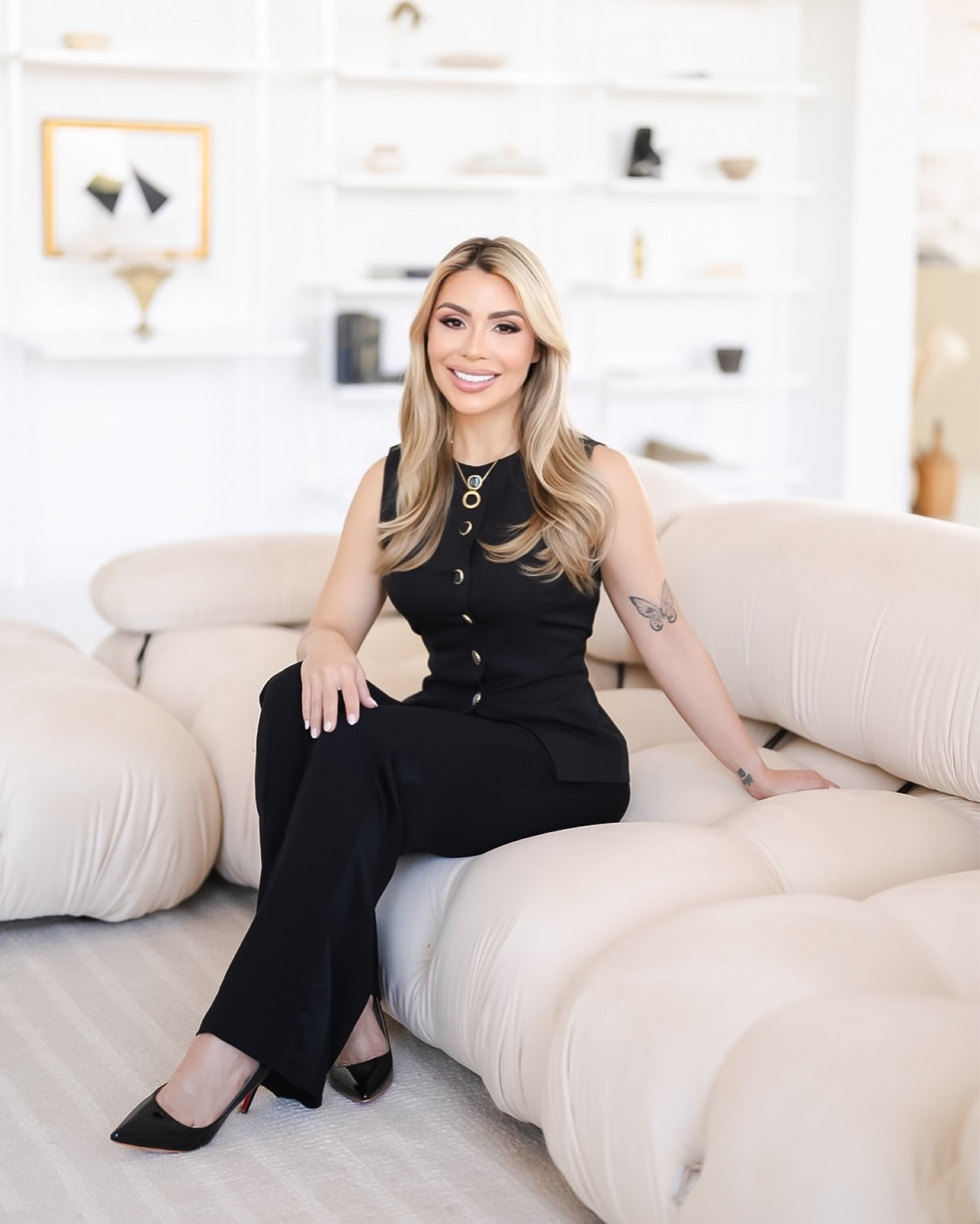 Effortless style, timeless elegance ✨ Sharing my favorite pieces that blend comfort and chic vibes. Whether it’s lounging at home or stepping out, these looks are always on point. Shop everything through my LTK! 💕 #LTKStyleTip #LTKU #ChicAndTimeless

#LTKU #LTKWorkwear #LTKStyleTip