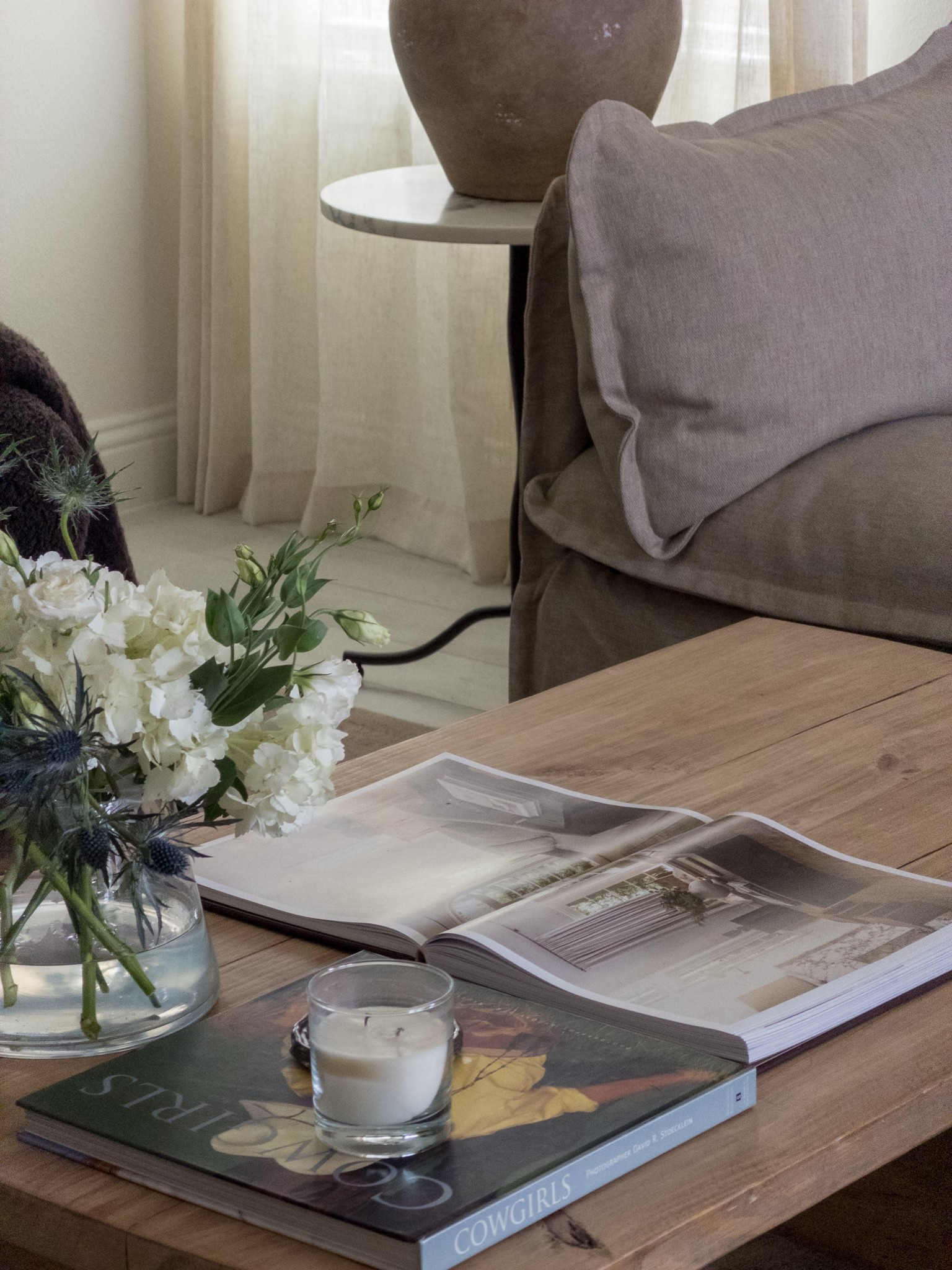Views from the living room

Living room inspo, neutral living room, coffee table styling

#LTKSeasonal #LTKHome