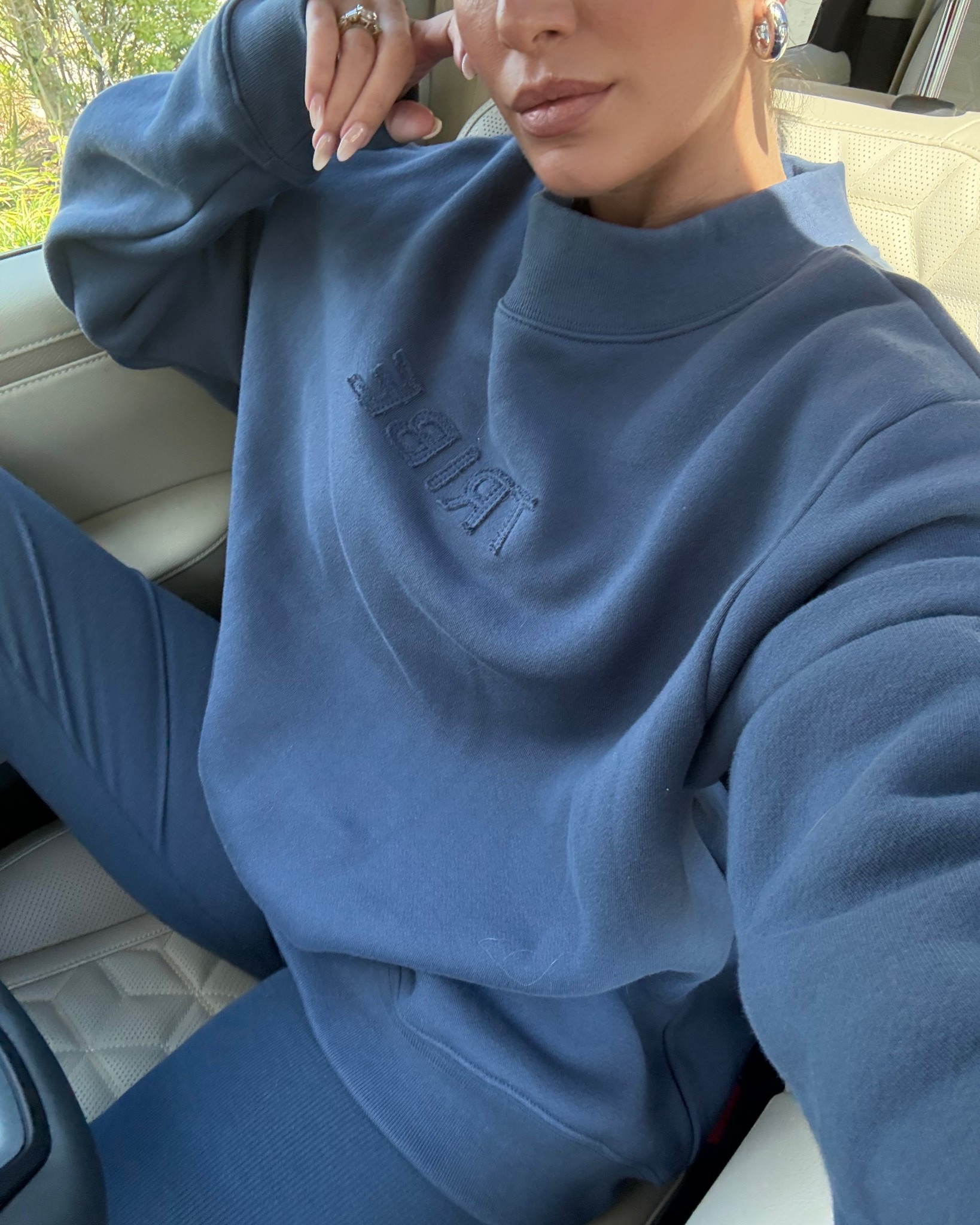 Top: Size L for more oversized
Leggings: Size M