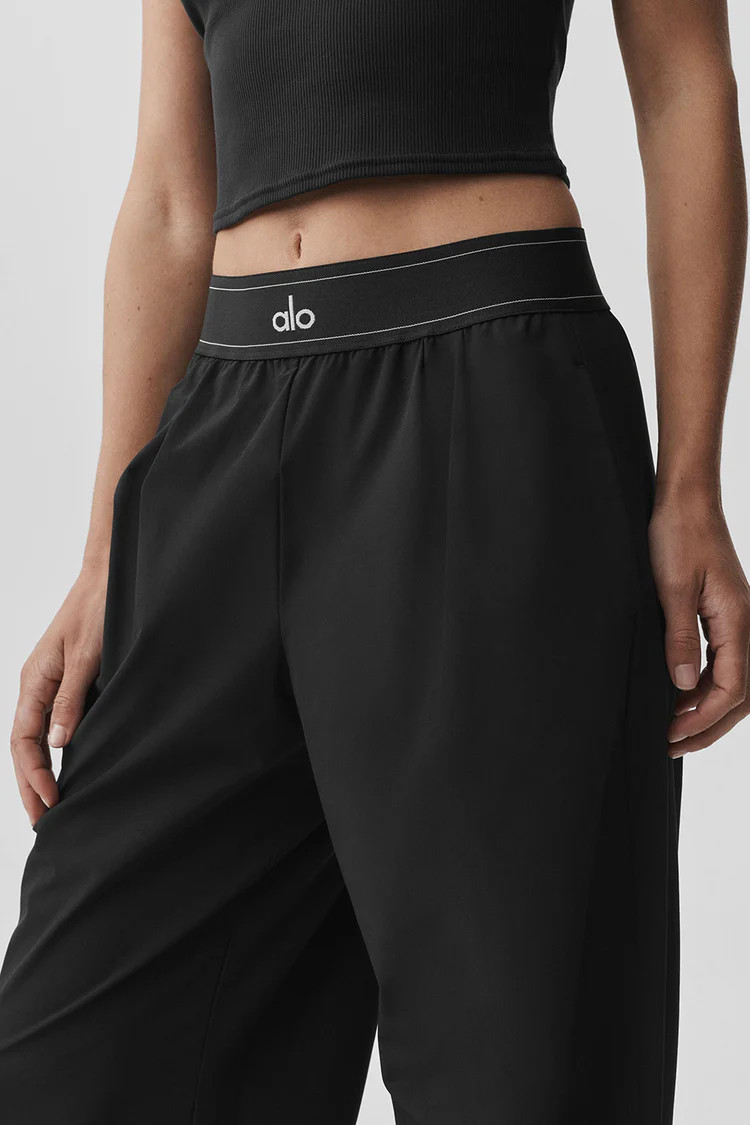 Suit Up Trouser (Short) | Alo Yoga