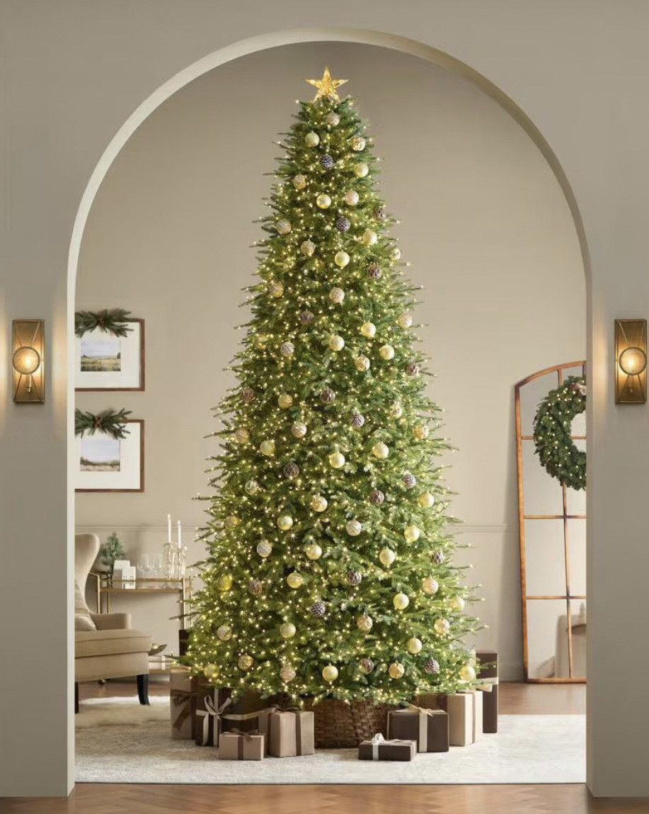 The perfect affordable 12ft Christmas Tree 🤎 

#LTKHoliday #LTKSeasonal #LTKHome