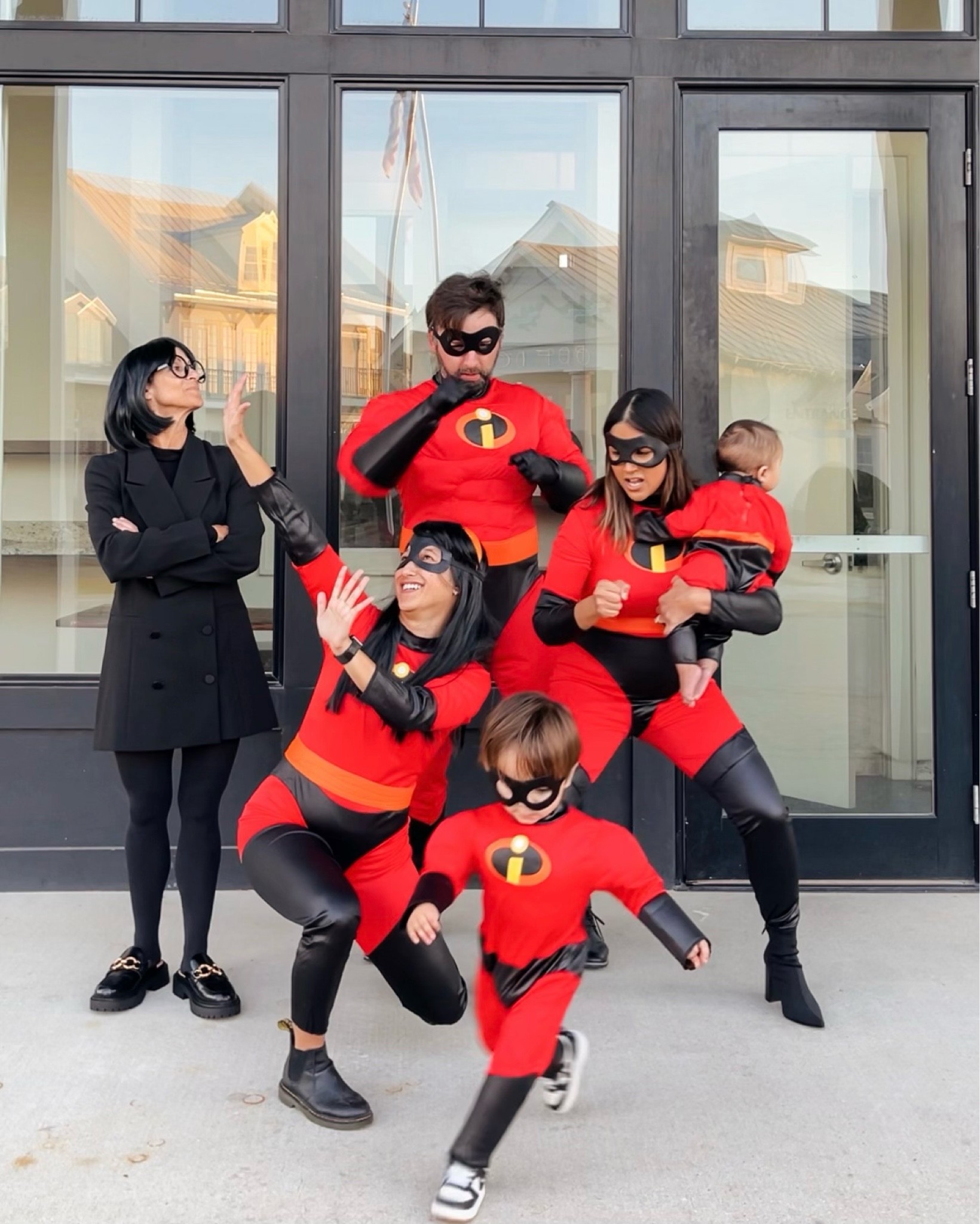 Easy Amazon family Halloween costume!

Incredibles, incredibles costume, Amazon costume, Halloween, baby costume, Disney costume, family costume,
Edna costume 

#LTKHalloween #LTKshoecrush #LTKSeasonal