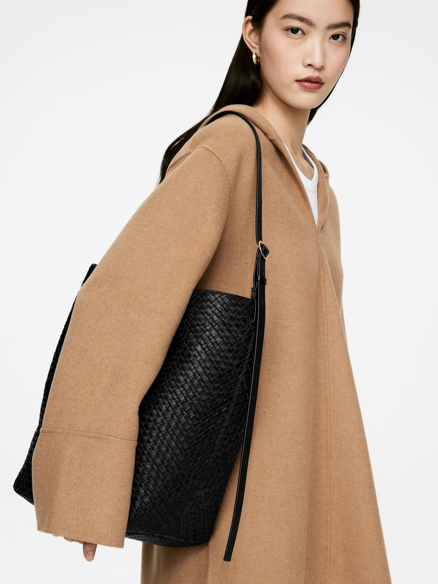 Cabas en cuir tressé – Noir – Femme – ARKET FR | Arket EU