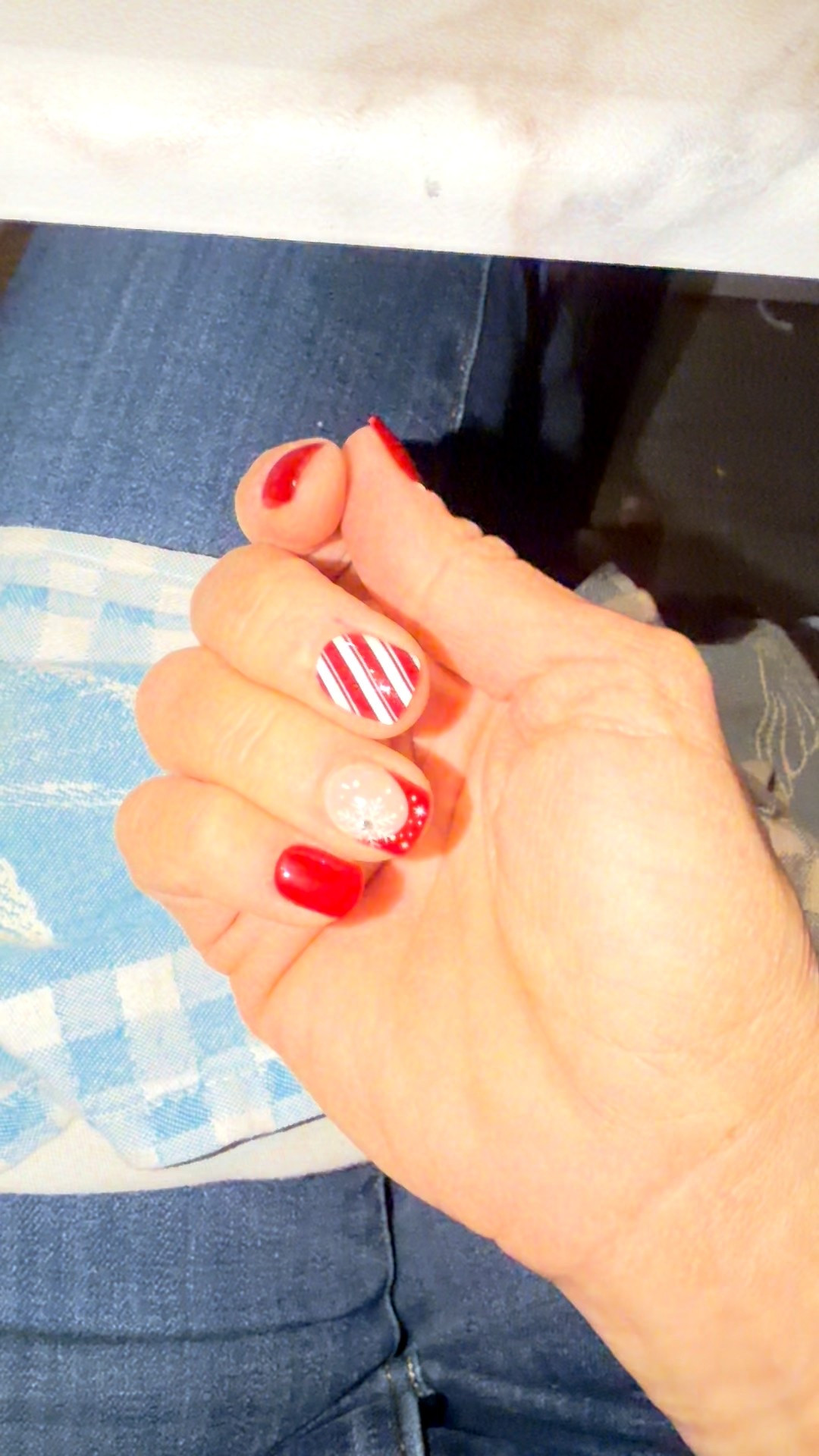 Christmas nails 

#LTKgrwm #LTKHoliday #LTKBeauty