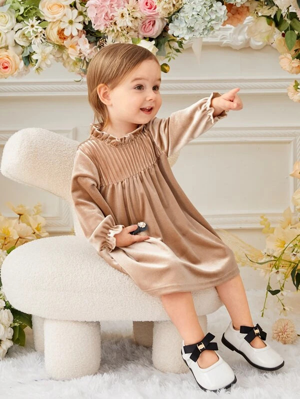 Baby Frilled Neck Velvet Dress
   SKU: sa2207134009224158      
          (40 Reviews)
          ... | SHEIN