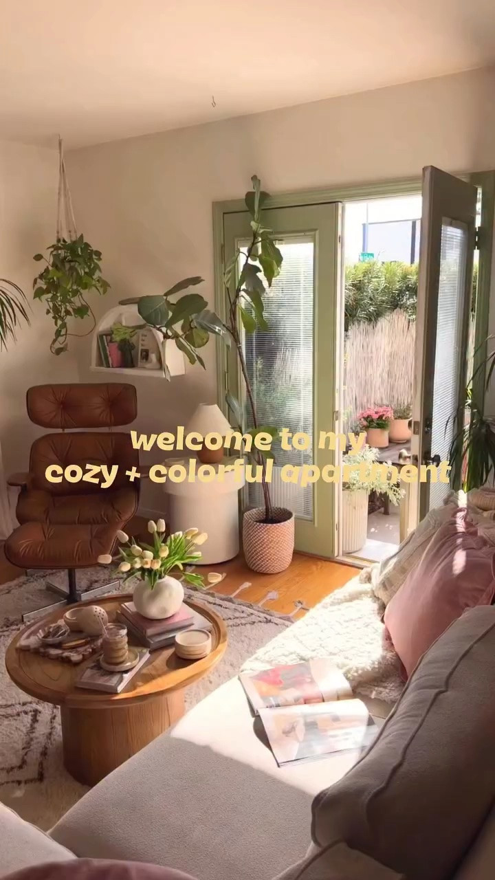 Love my cozy + colorful home 🫶🏼
 

 
 
 
 
 
#romanticizeyourlife #colorfulhome  #apartmentdecor #comfortcreator  #homedecor