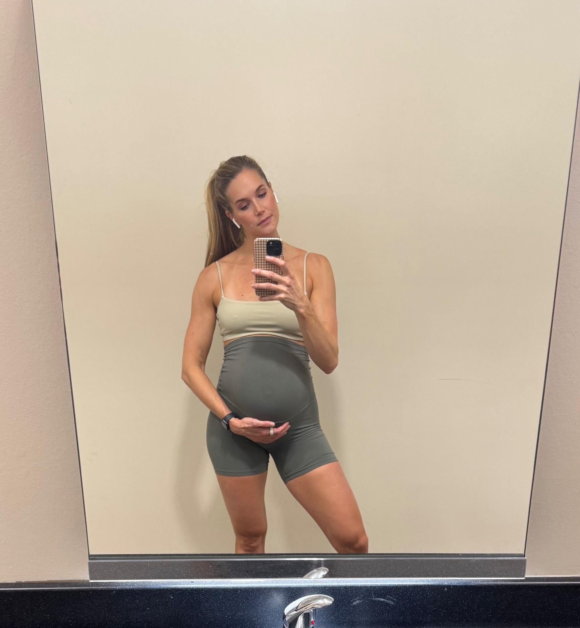 T- minus 26 days but who’s counting 🤪

These workout shorts have been a staple
for me! Come in non maternity too- a true lulu dupe for a fraction of the price! 

Bra: wearing size M
Shorts: wearing maternity size M

#LTKBump #LTKActive #LTKTall