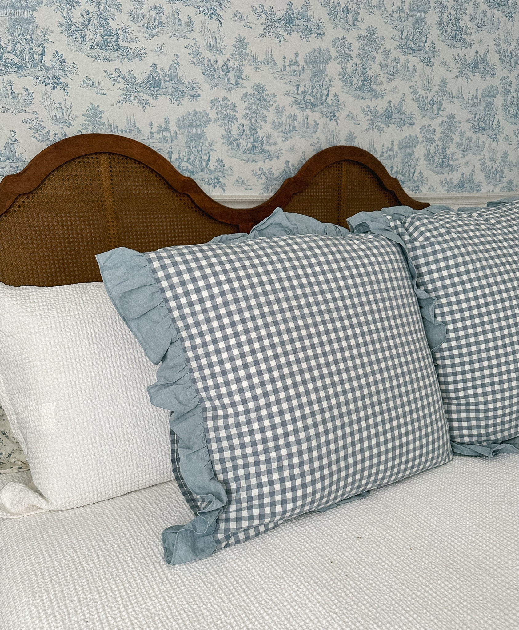 Bedding must haves 🩵🤍

#LTKFindsUnder100 #LTKFindsUnder50 #LTKHome