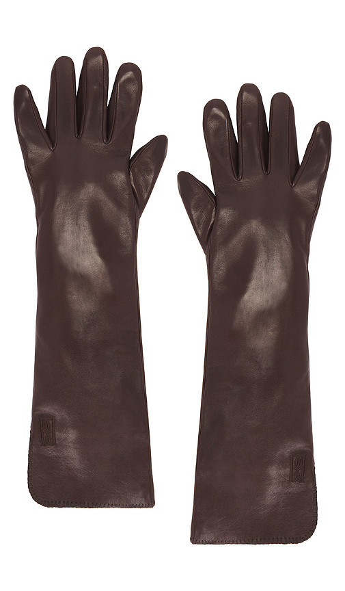 By Malene Birger Gemi Gloves in Brown. Taglia M. Also in L, S. | Revolve Clothing (Global)