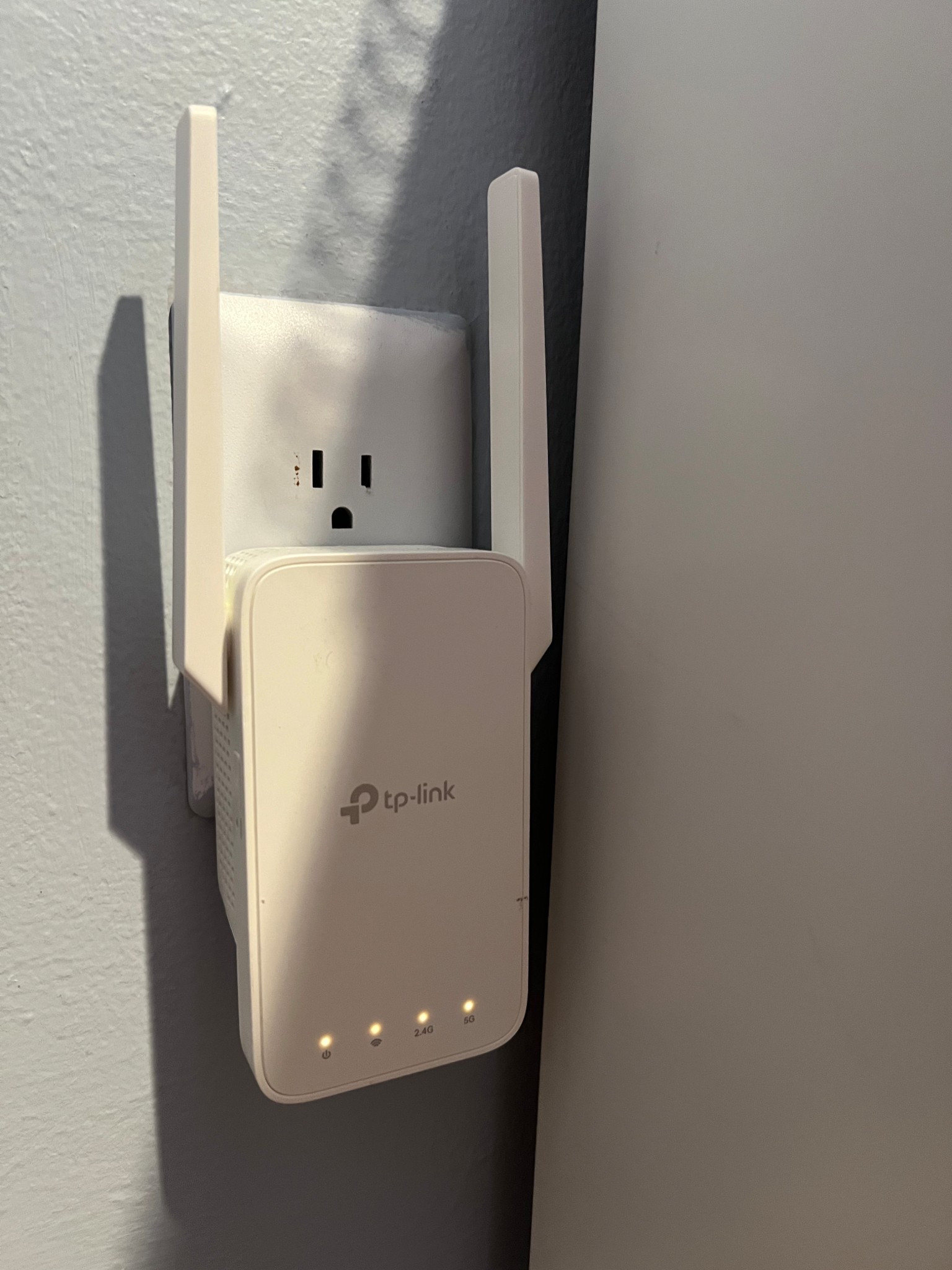 10/10 a este extensor de Wifi. Si tienes zonas en tu casa donde la señal de wifi no llega o es debil, esta es la mejor opcion para ti.

#LTKFindsUnder50 #LTKHome #LTKFindsUnder100