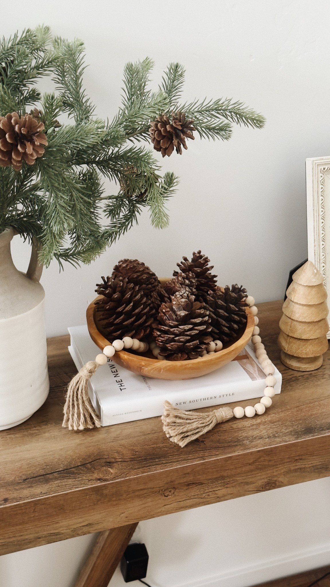 Neutral entry table decor but for the holidays 🌟 

#LTKSeasonal #LTKHome #LTKHoliday