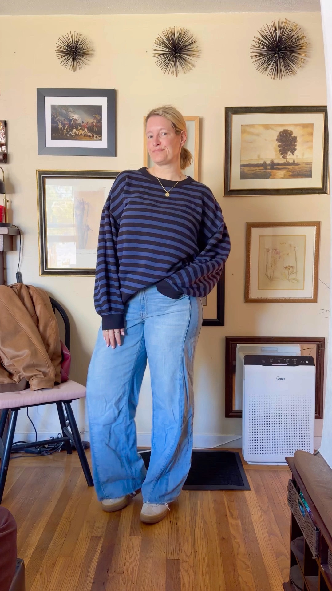 Yes it’s Sunday. Yes I still showed up styled. 😉 Work mode: on. Comfort level: unmatched. If I have to clock in, I’m at least doing it wide-leg, layered, and a little bit fabulous. 🤎✨



#LTKOver40 #LTKMidsize #LTKSeasonal