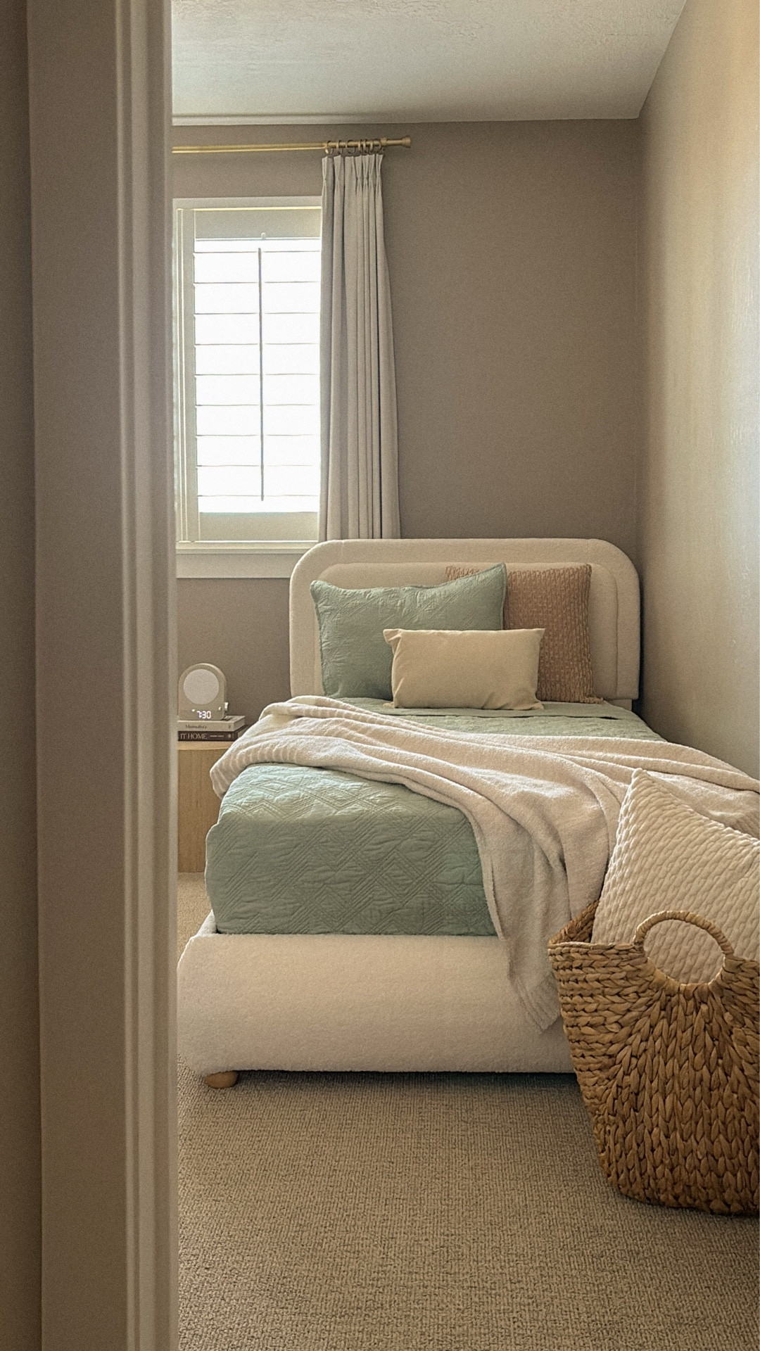 Wrapped in softness, built for dreams 💤
This white boucle twin bed is the perfect blend of comfort and style for your little one’s space.

#KidsRoomInspo #TwinBedGoals #BoucleBed #DreamySpaces #CozyMinimalism #NeutralKidsRoom #neutralbed #whitebed

#LTKHome #LTKSaleAlert #LTKKids