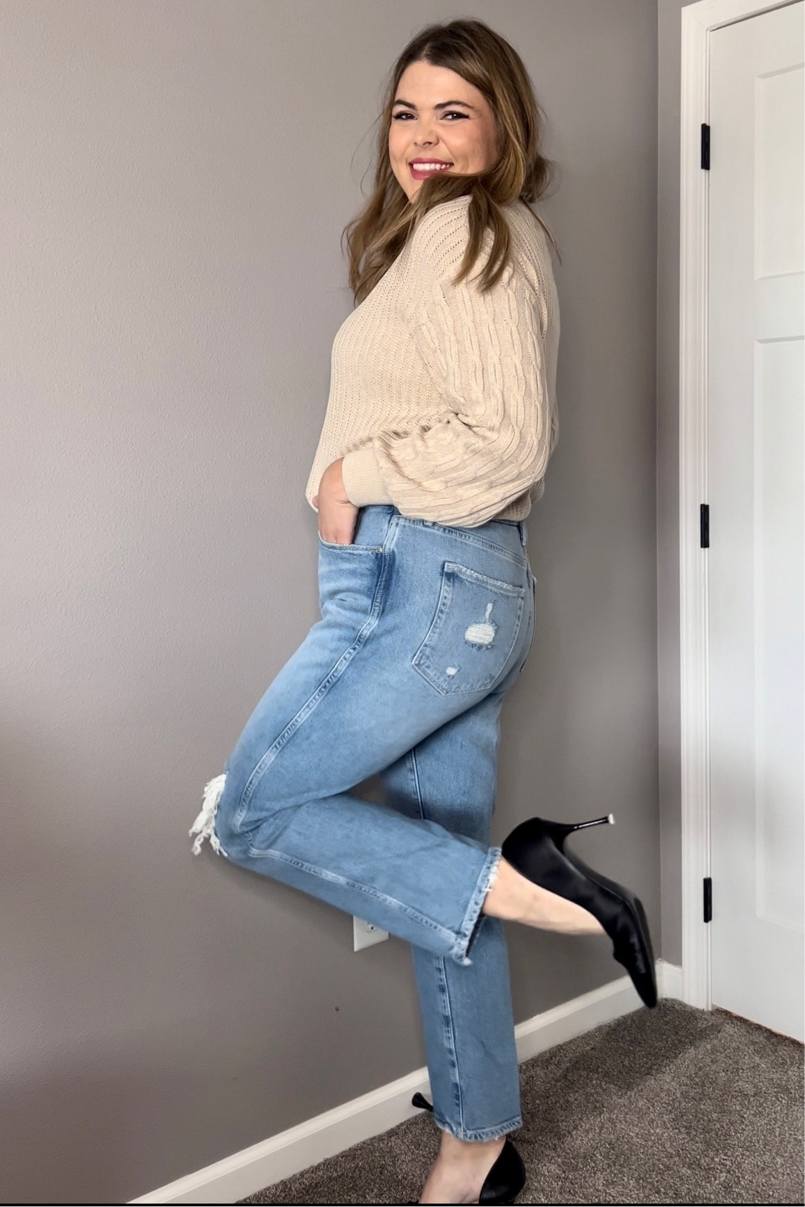 Straight leg jeans with heels 

#LTKstyletip #LTKcurves #LTKFind