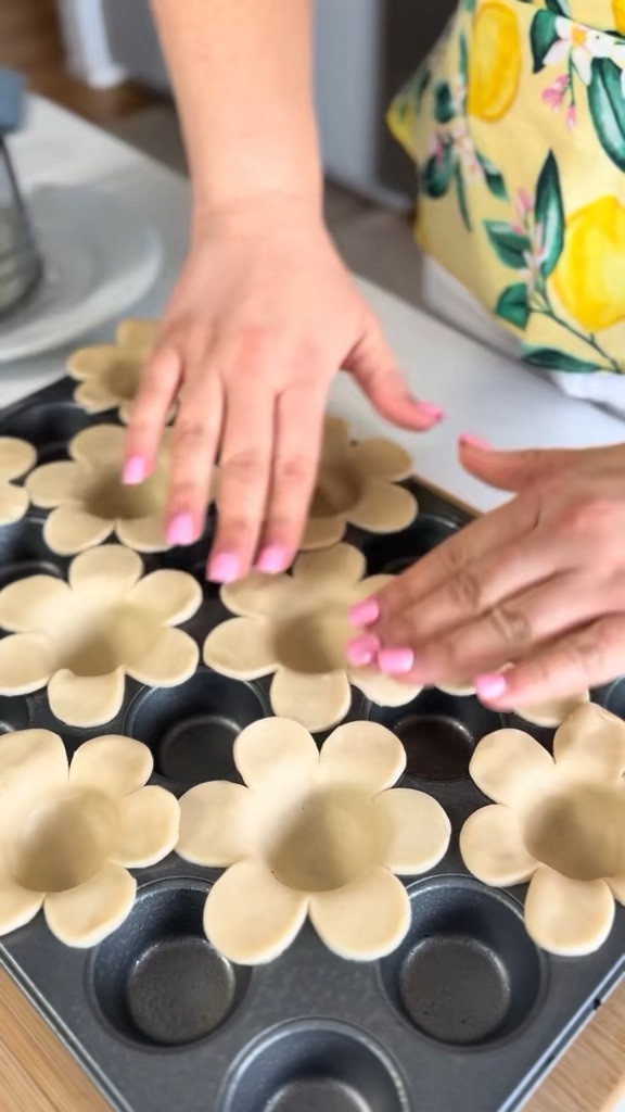 3 ingredient dessert 🍋☀️🌼💛 Mini Flower Lemon Tarts are SO fun for parties!  You can make it for
celebrating mother's day, spring, summer, baby showers, bridal
showers, and more.

#LTKfoodie #LTKSeasonal