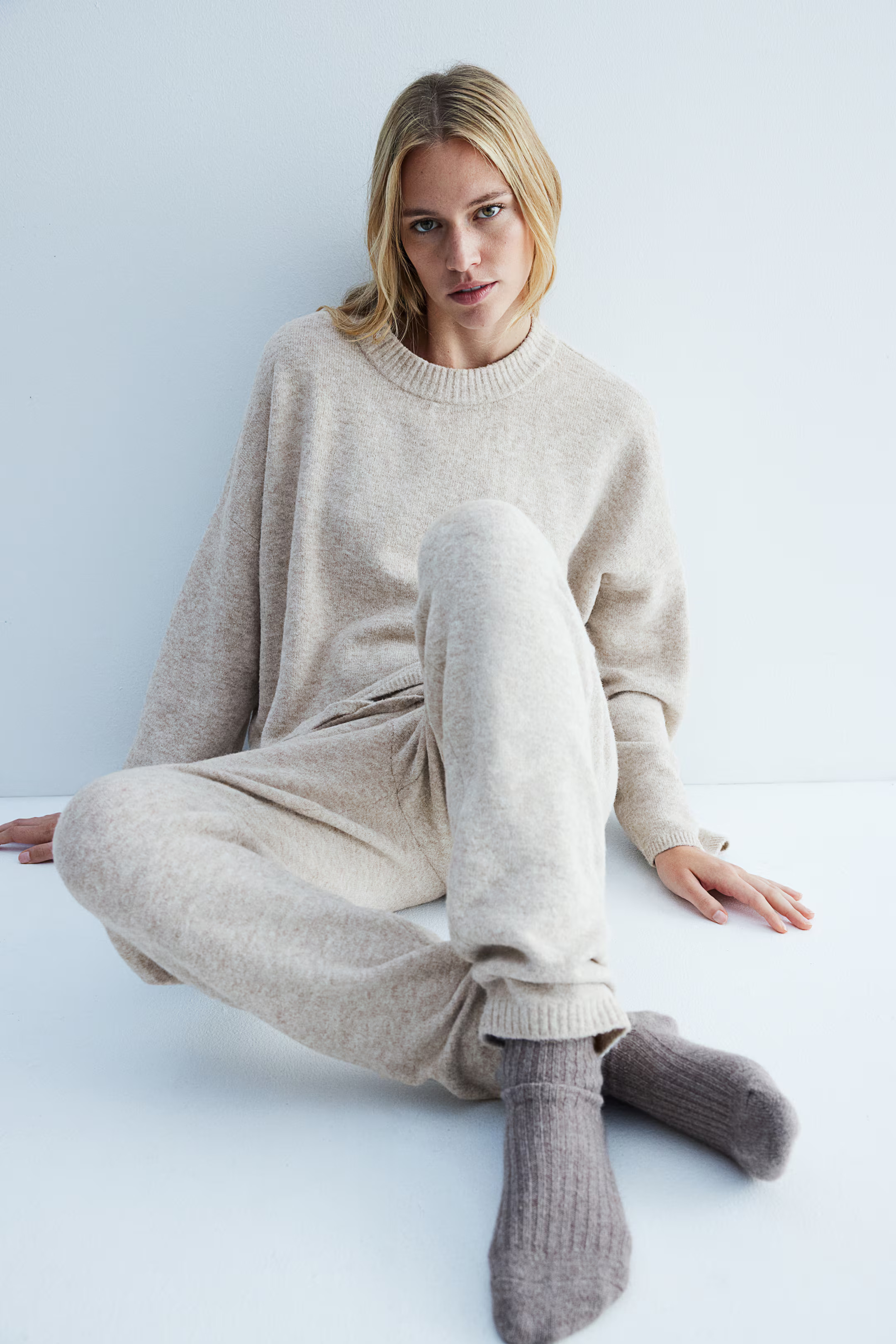 Fine-knit joggers - Dark beige - Ladies | H&M GB | H&M (UK, MY, IN, SG, PH, TW, HK)