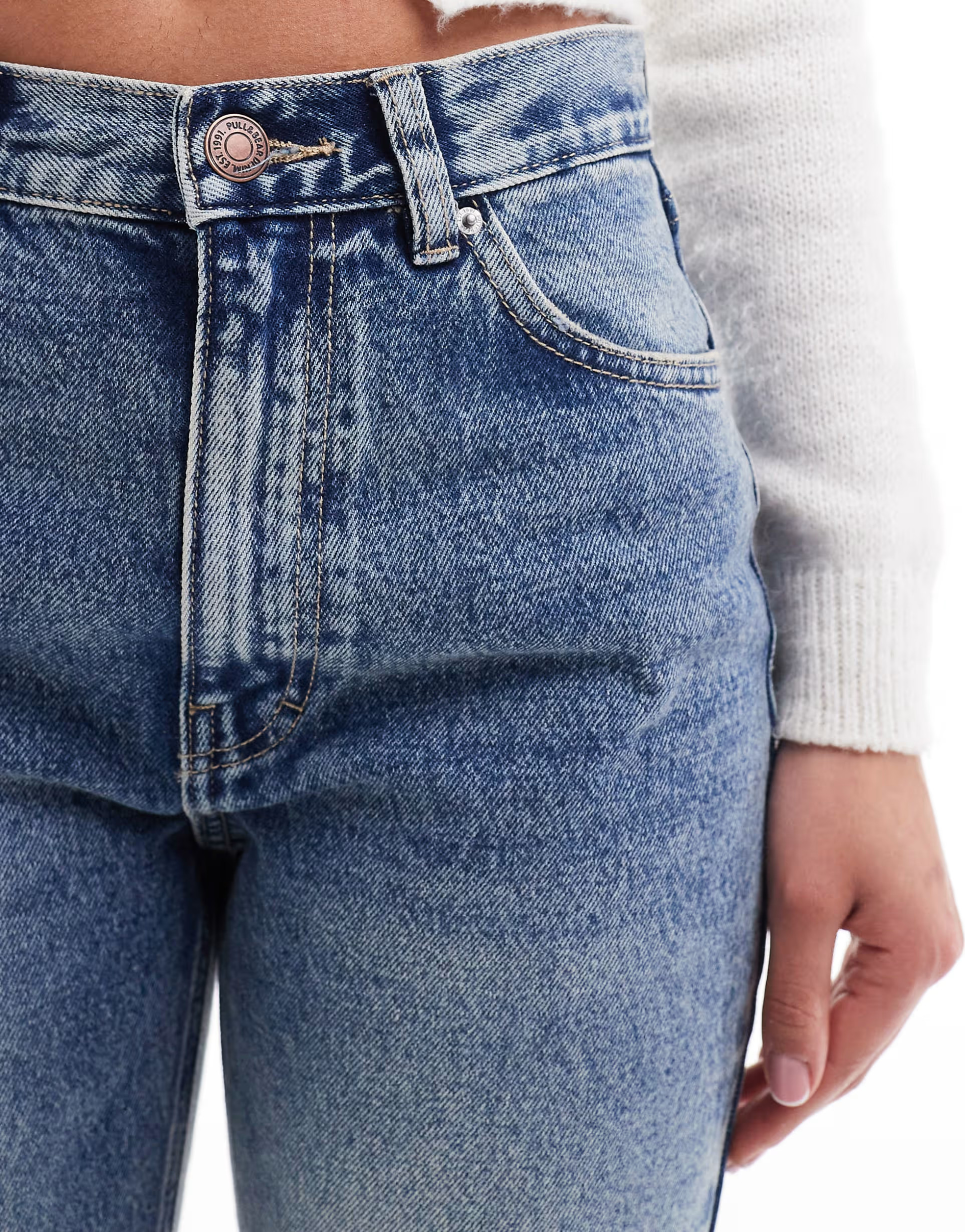 Pull&Bear comfort mom jean in blue | ASOS (Global)