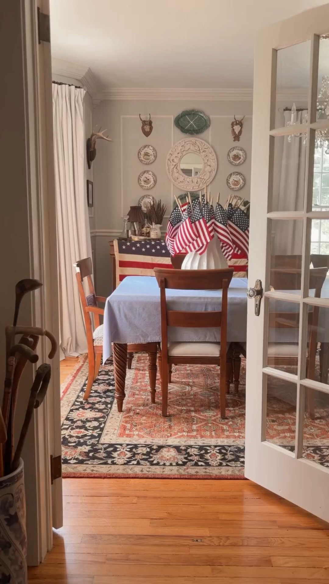 Americana style is having a moment right now as America approaches its 250th anniversary.

But true Americana style is more than seasonal patriotic décor. It’s a decorating perspective shaped by tradition, comfort, regional character, and the stories we tell through our homes.

In my newest article, I explore what defines Americana style, how it differs from patriotic decorating, and why it continues to resonate across generations.

Comment FLAG and I’ll send you the link to read the article.