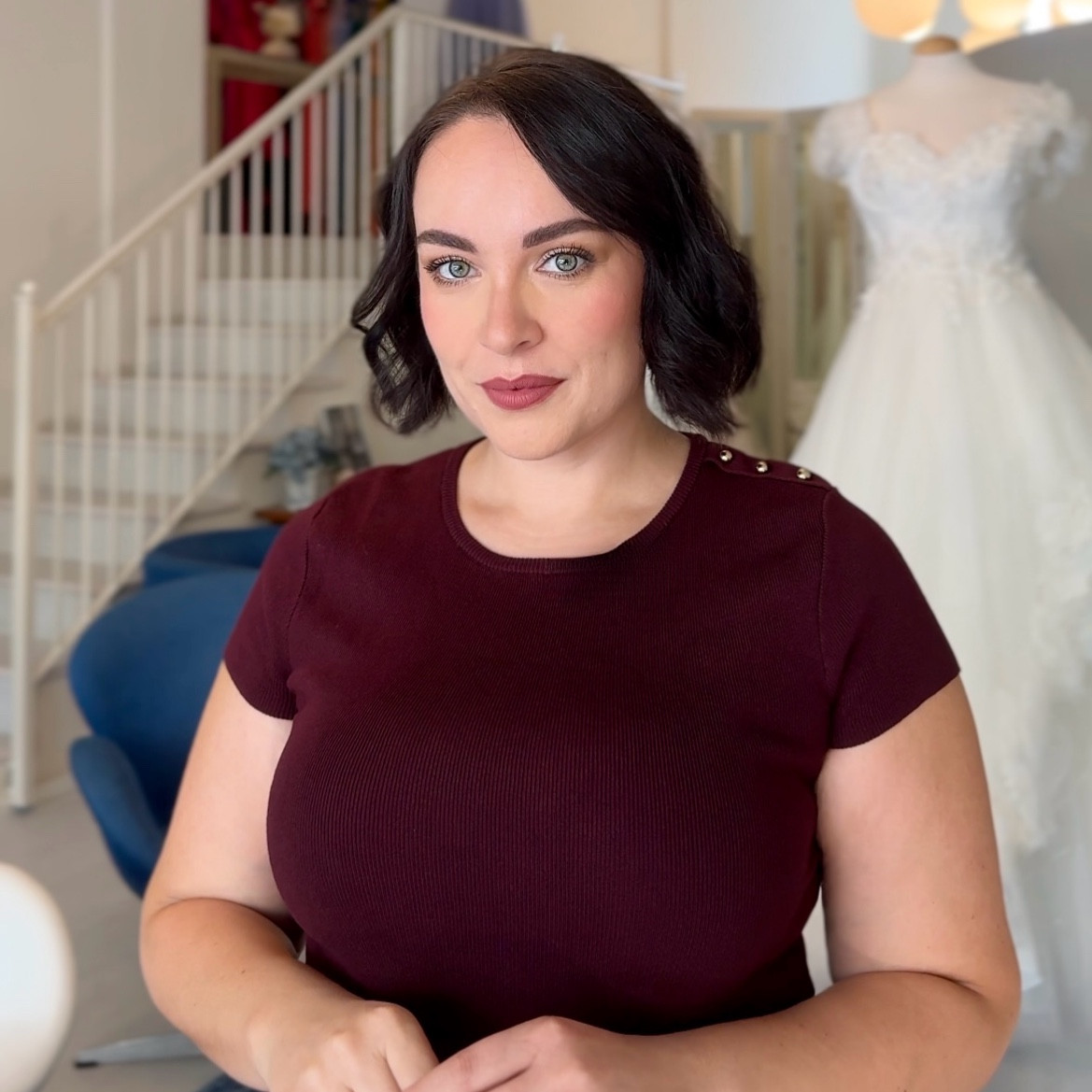 Burgundy tee for fall season

#LTKeurope #LTKautumn #LTKmidsize