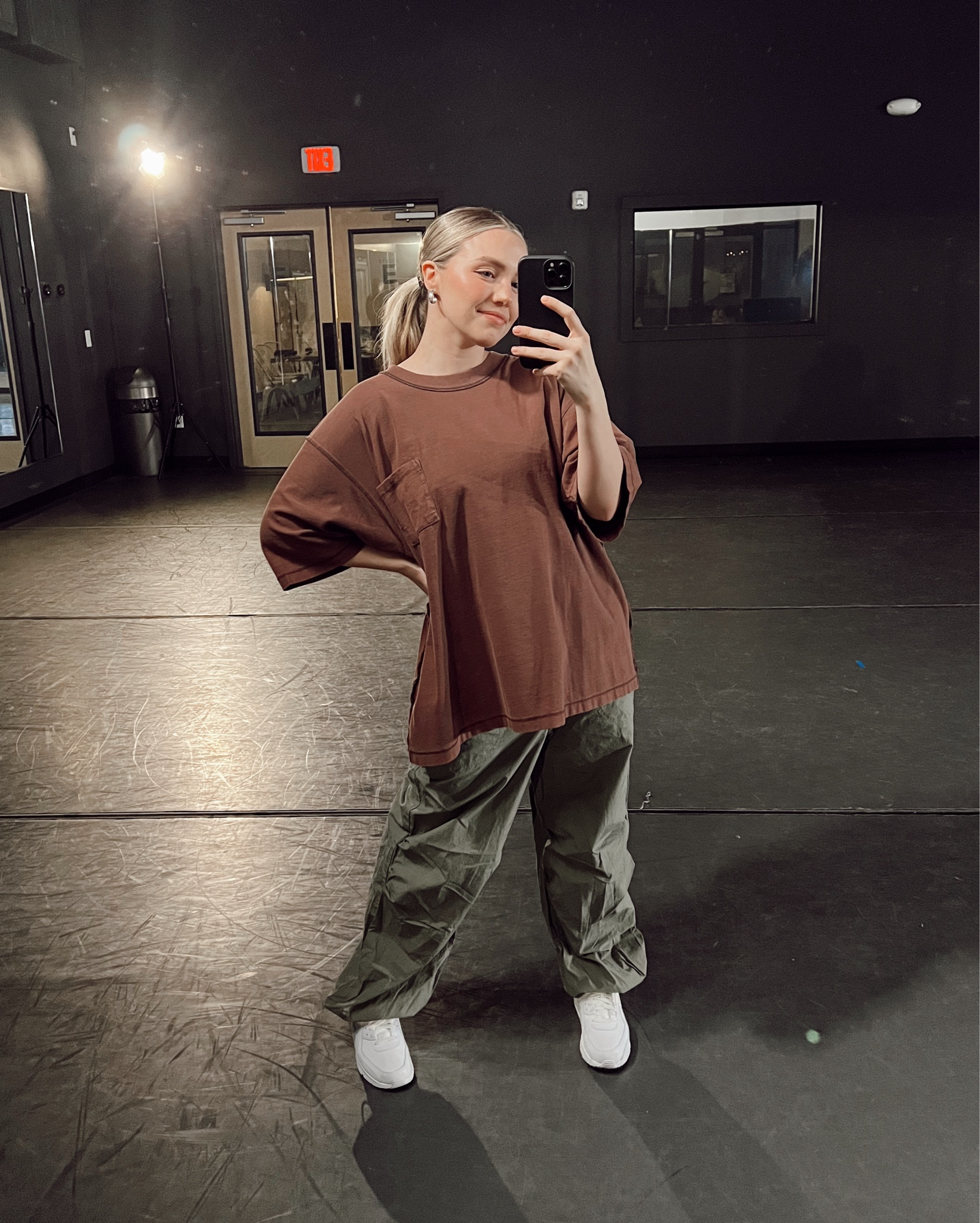 perfect oversized t shirt w/ the most comfy cargo pants ever #dance #dancefits 