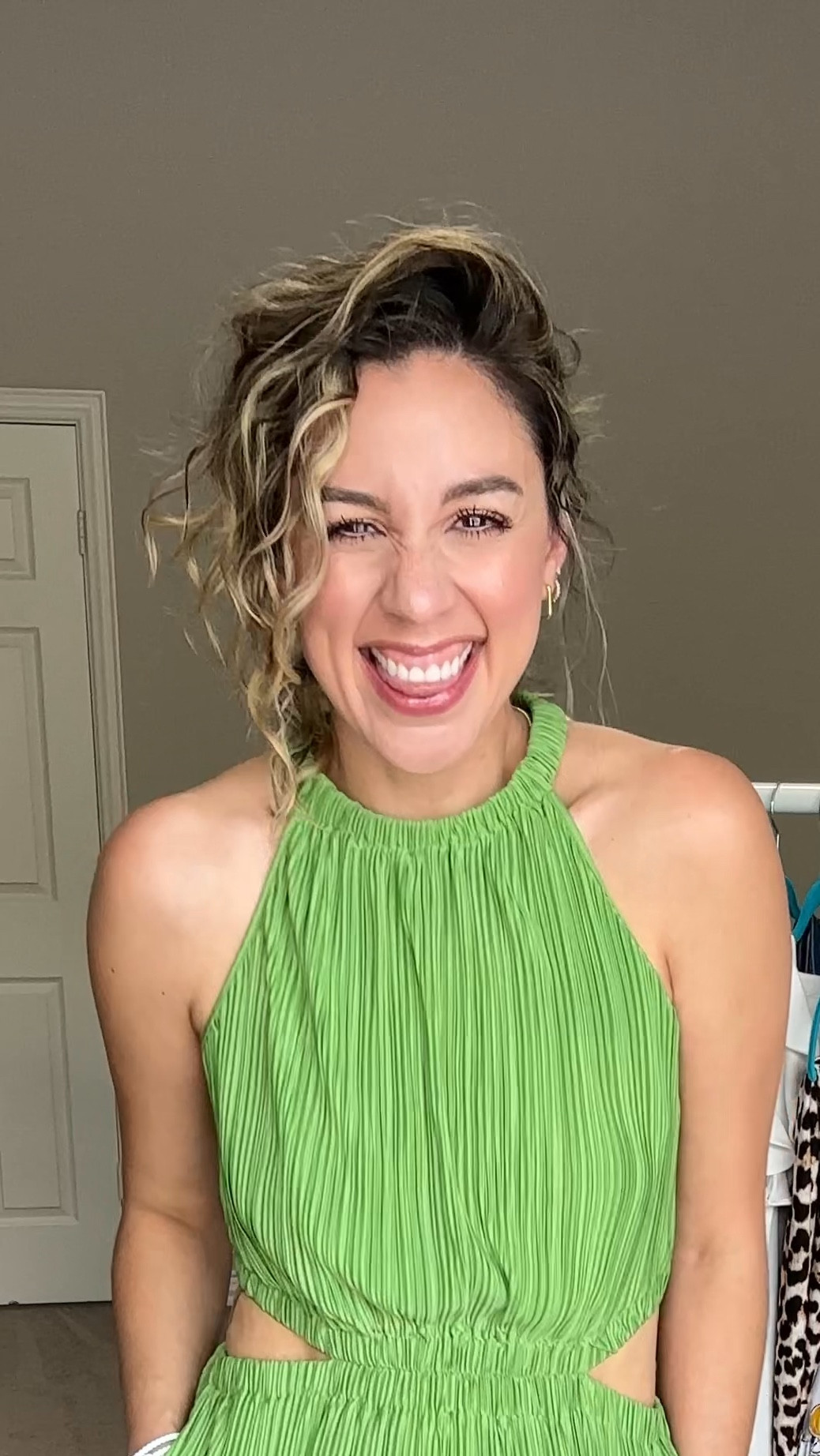 Ahhh you guys sure know how to make me feel like a million bucks☺️ when I’m feeling like the penny at the 7-11 counter😬. Any geriatric millennials know what I’m talking about👵🏼? “Leave a penny, take a penny.”

Anyway! My face has been incredibly angry at me lately😤! Blame it on hormones, stress, diet, dehydration, not bending over properly, childhood trauma, needing a hug - the reasons are endless really 🤣 which forces me to wear coverage on my face even when I dont want to🙄! But @itcosmetics always comes in clutch. CC+ Cream when I need to enough coverage for my unhealed trauma🤡, and Bye Bye Dark Spots for spot coverage on the days where I remember my healthy coping skills🌸, like not using dark humor to deflect. 

Thank you to everyone (the four of you) who commented on my glowy skin. The power of makeup, no filters, and running out of f^(k$ amirite😎? Errthing else is listed here, and linked as well. 

Your girl uses LTK once a month and now she’s trying to link her bad jokes🤷🏻‍♀️. 


👩🏻Face - @itcosmetics CC+ Cream “Light Medium” 
🐼Undereyes - @tartecosmetics Shape Tape Creamy “Light Medium”
🤨Brows - @elfcosmetics Instant Lift Brow Pencil “Taupe” 
@patricktabeauty Major Brow Lamination Gel 
👀Eyes - @maybelline Color Tattoo “I Am Inspired”  
@tartecosmetics Fake Awake “Nude” 
@tartecosmetics Tartelette XL Tubing Mascara 
☺️Cheeks - @buxomcosmetics Plump Shot “Cheeky Dolly” 
@lauramercier Liquid Highlighter “Gold Glow” 
💋Lips - @clinique Pop Lip “Black Honey”