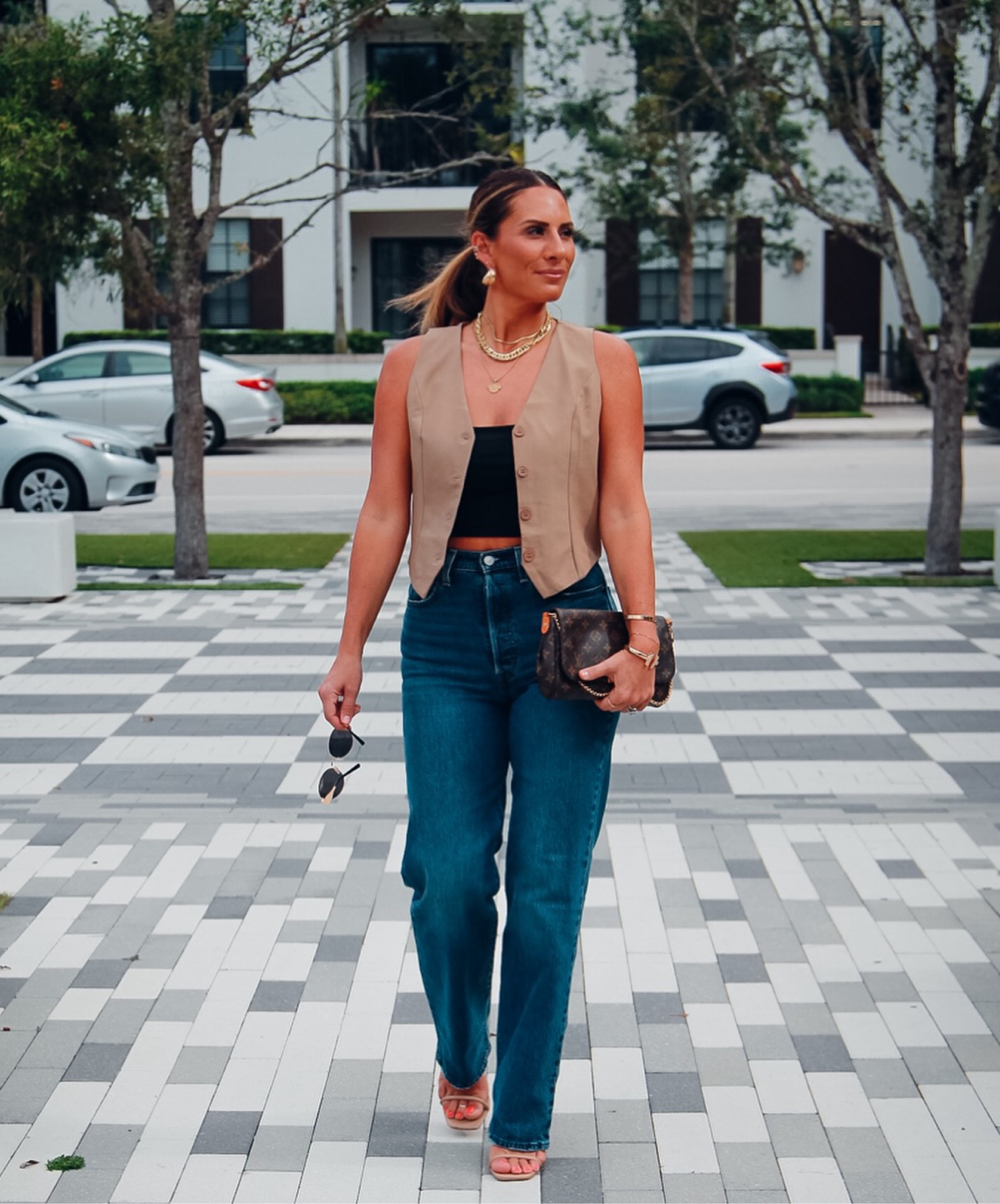 Walking into my birthday week like 😌
.
#daniellesabatellomua #birthdayweek #almost37 #thrivinginmythirties #letscelebrate #determined #pourmeadrink