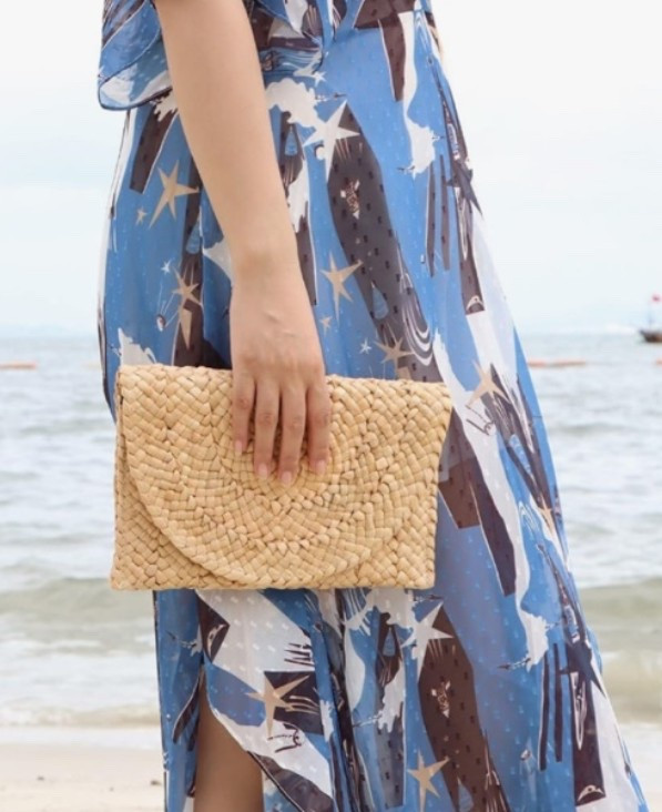 The summer bag that goes with everything. ☀️ This straw clutch is perfect for beach outfits, vacation style, resort wear, summer dinners, brunch, and everyday warm-weather looks. The perfect size for essentials with an easy woven look that instantly pulls together beach, vacation, and summer outfits.

Grab yours now before summer favorites sell out. 🏖️

#LTKSeasonal #LTKBeauty #LTKTravel