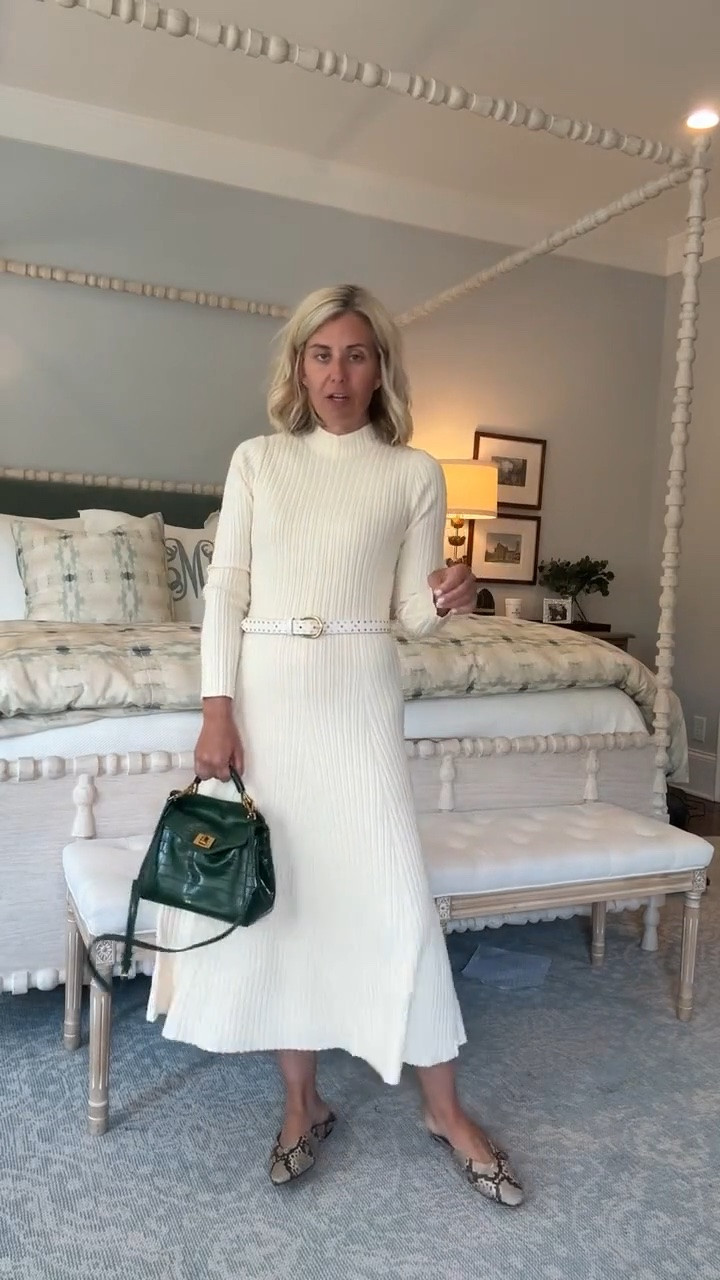 Love a sweater dress that we can style so many ways!
Dress - small
Shoes - 8 tts
