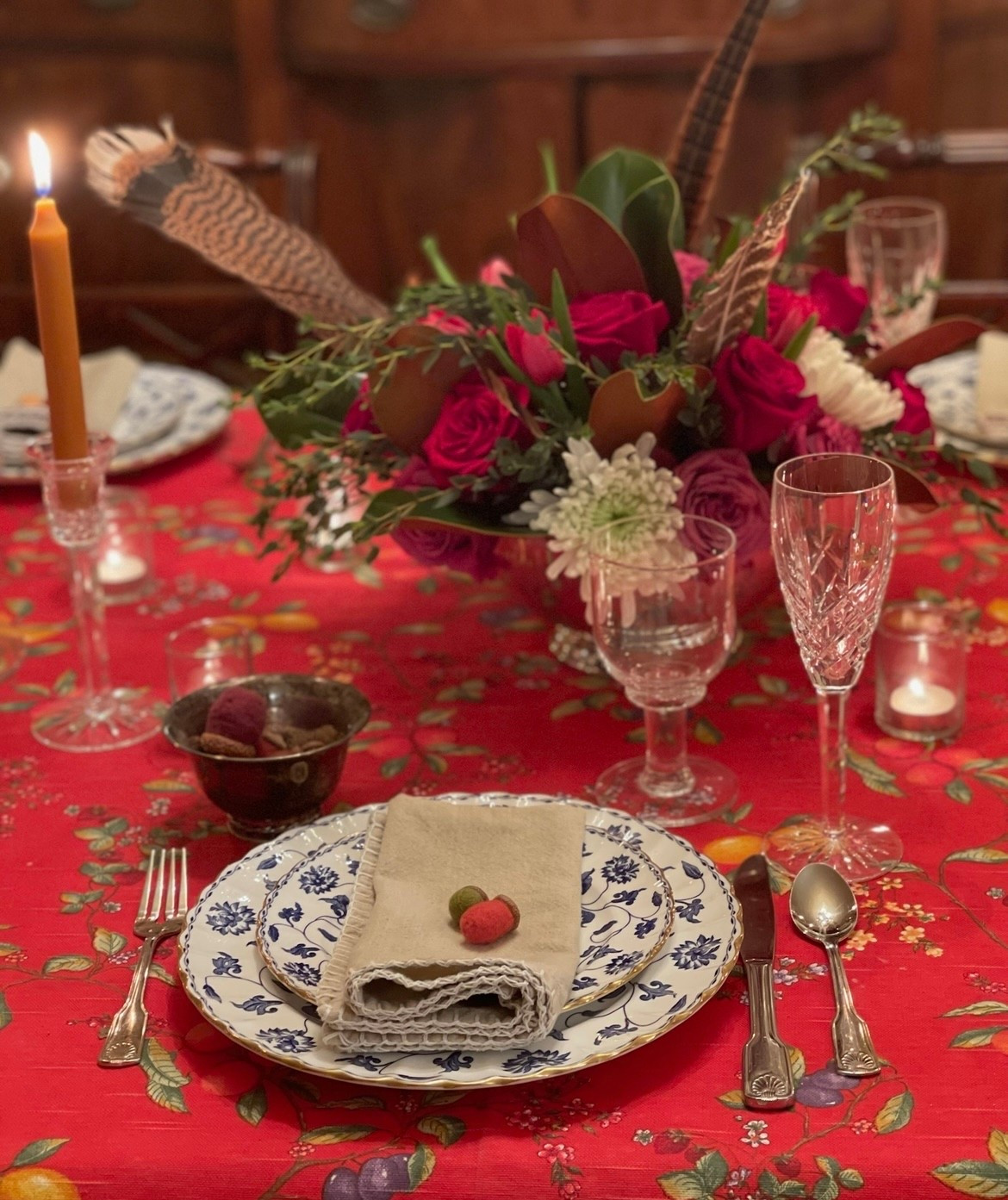 We're in the full swing of the holidays now! Whether you're still preparing for Thanksgiving, or you already have your Christmas decor out, you're going to need a good tablescape to set the mood for all the festivities and feasts that happen around a table. We've pulled our favorite diningware and holiday decor to get you in the mood! And make sure to shop now during the LTK Cyber Week sale! 	 

 #LTKCyberWeek #LTKHoliday #LTKSeasonal