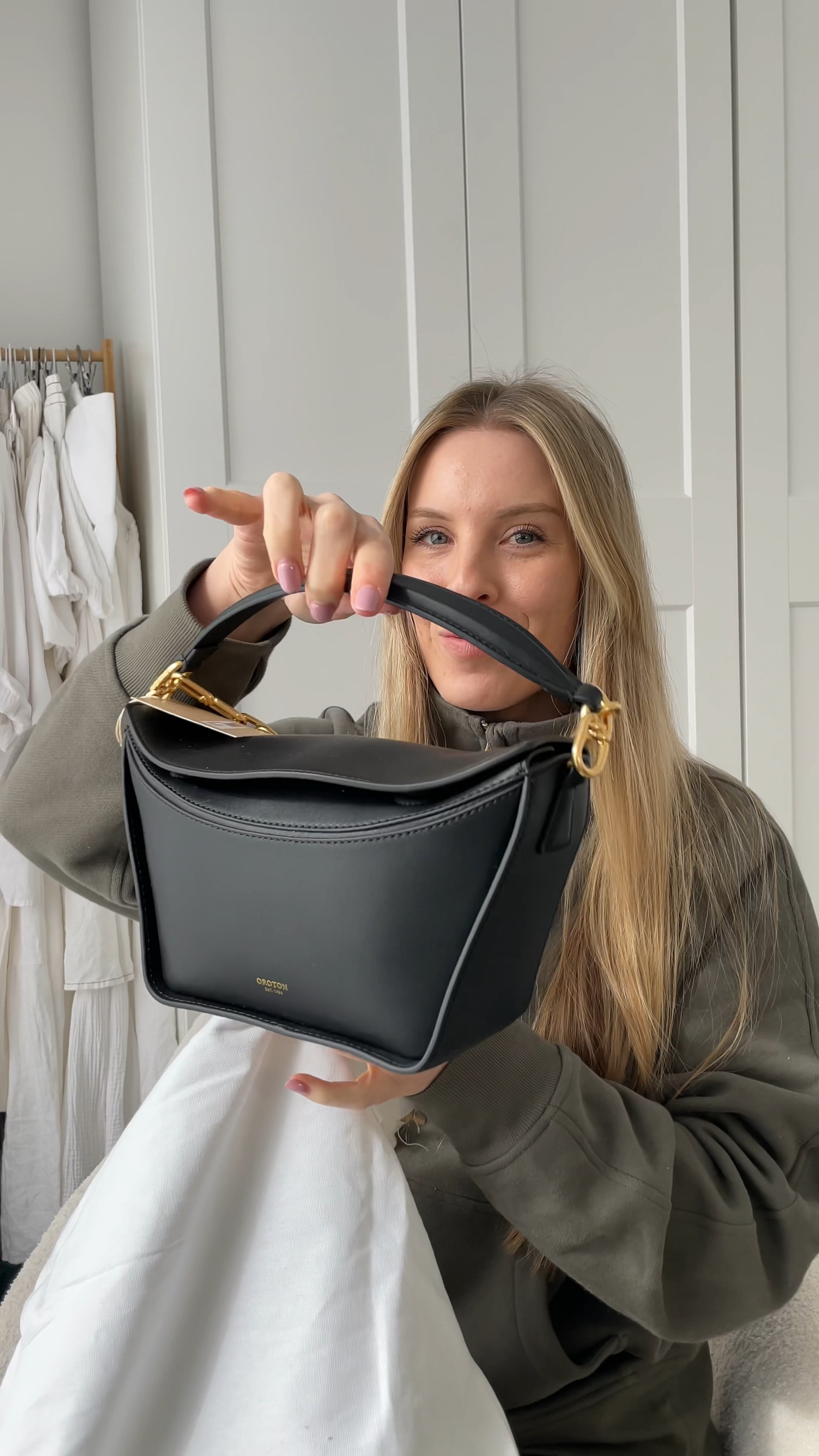 Unbox my new @OROTON bag with me! It’s the perfect black everyday bag with the long strap or a cute going out bag with the short strap. This is the Oroton Fable Small Day Bag and i think its actually on sale at the moment 🖤 #orotonbag #oroton #bagunboxing #bagunboxing #luxurybag #australianfashion 

#LTKaustralia #LTKworkwear #LTKwinter
