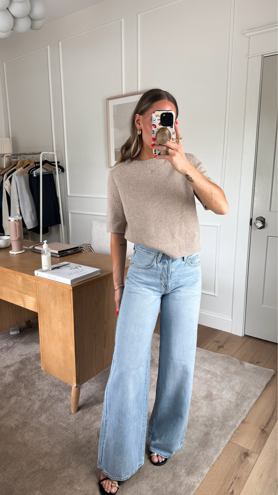FALL OUTFIT! This will be my go to! 🤩

Neutral sweater with wide leg jeans. The sleeve length on the sweater is perfection (also comes in 3 colors). Wearing my true size xs & sized down 1 to a 00 in the jeans.

Fall Outfit
Fall Jeans
Fall Sweater
Neutral Sweater
Fall Fashion
Fashion Trends 

 

#LTKSeasonal #LTKStyleTip #LTKFindsUnder100