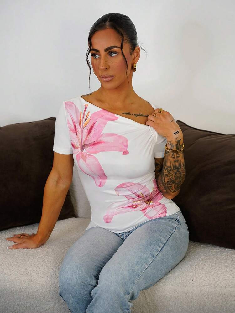 SAYEHFBABY Women Casual Elegant Asymmetric Collar Ruched Fitted Short Sleeve T-Shirt, Floral Print, Suitable For Summer Suitable For Going Out Casual | SHEIN