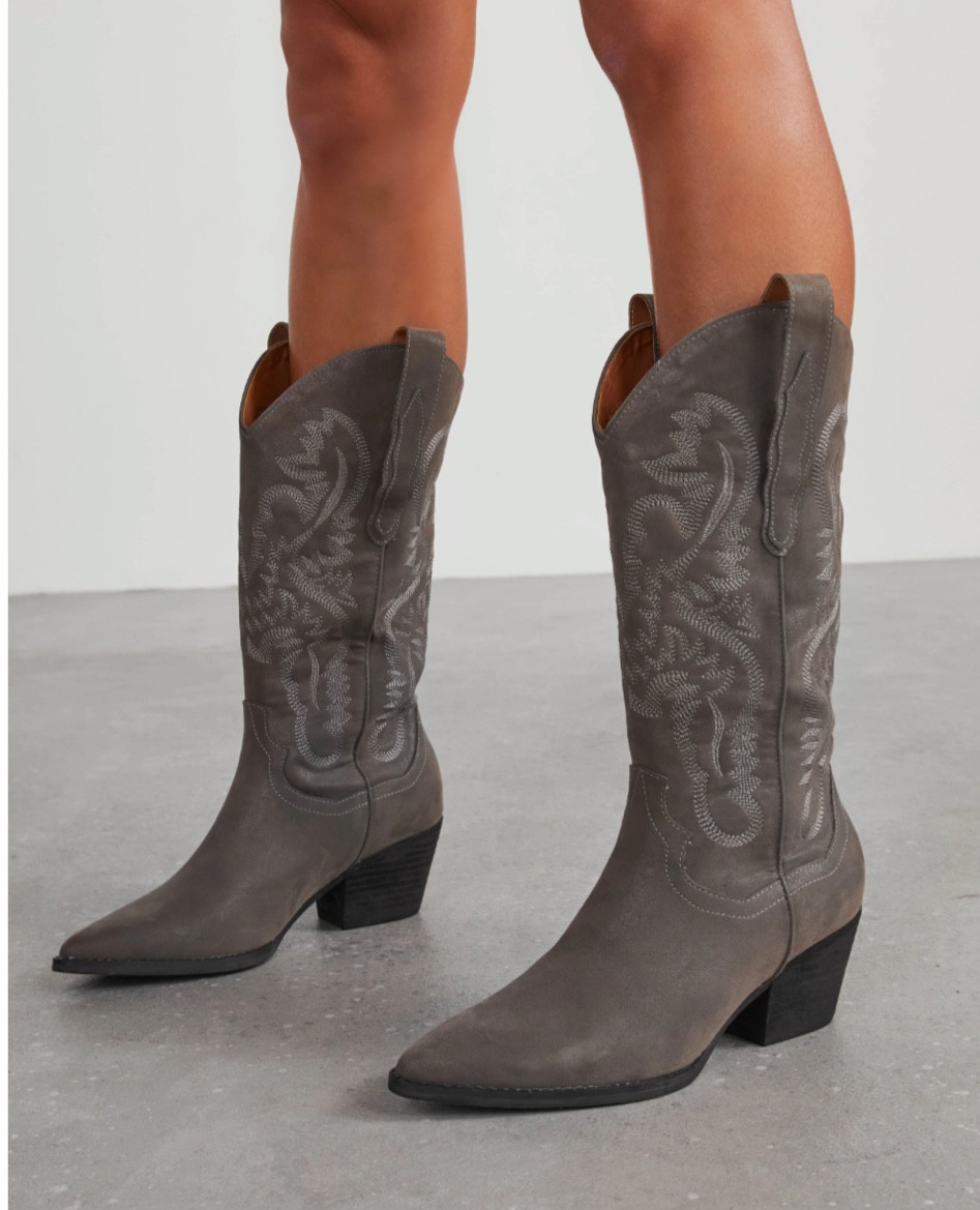 Charcoal cowboy boots, cowgirl boots, fall outfit, fall shoes, nashville outfit, nashville shoes, country concert, concert outfit 

#LTKshoecrush #LTKBacktoSchool #LTKSeasonal