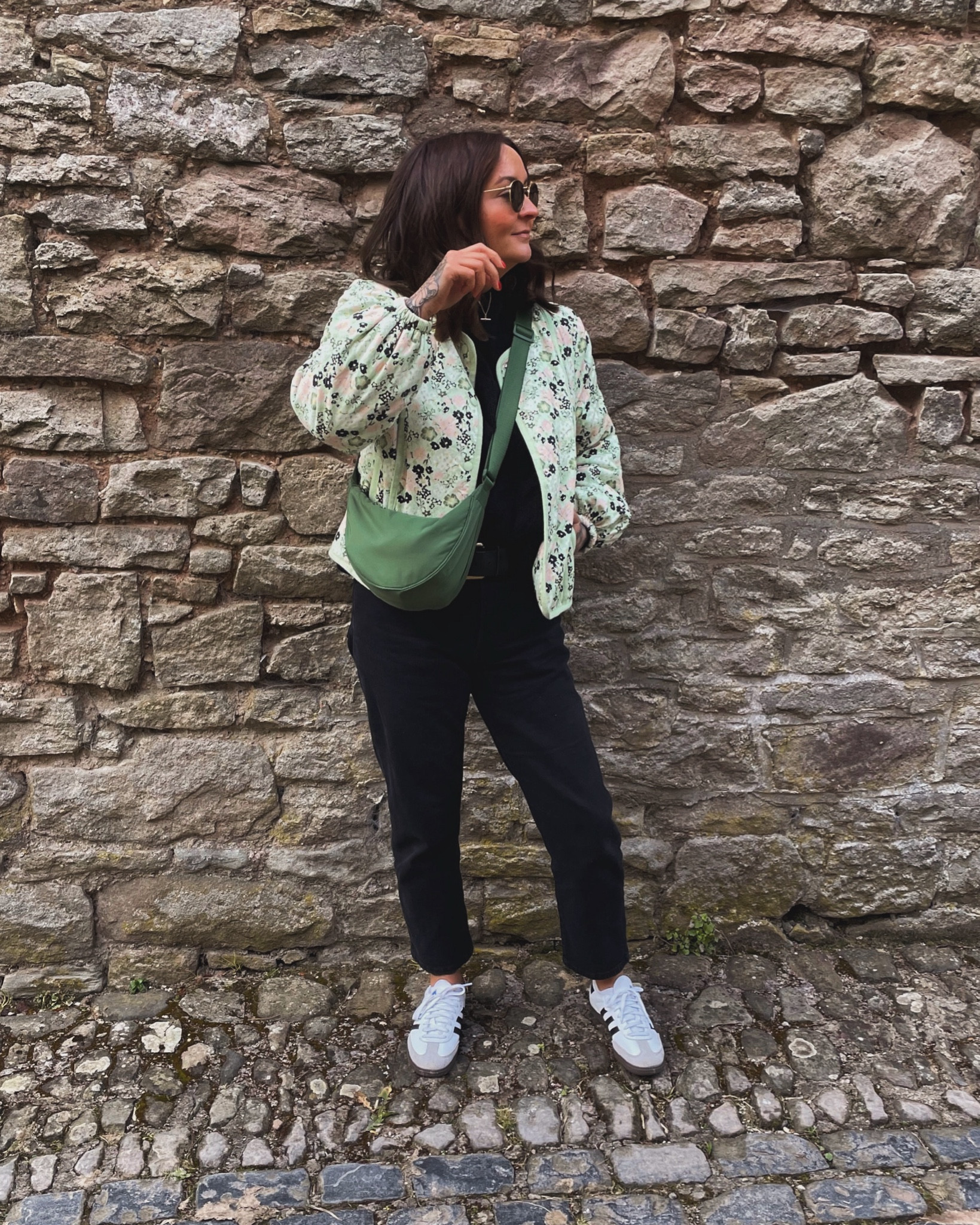 Living in this jacket, need more quilted coats/gilets in my life 👌🏼
.
.
.
#quiltedjacket #floraljacket #springfashion #springoutfits #springoutfitideas #springoutfitinspo #springoutfitinspiration #outfitinspo #oasisfashion #smallinfluencer #smallinfluencerdiscovery #smallinfluencers 