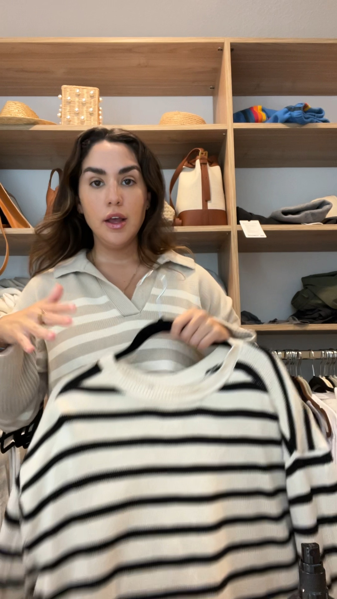 Black stripe - size l
White stripe- size m 