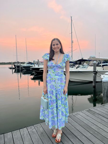It took everything in my power not to buy this set from @hillhouse but I couldn’t resist… hydrangeas are my favorite flowers and it was too pretty to pass up! 

Matching set, nap dress, maxi skirt, midi skirt, two piece set, Jack Rogers, Hamptons, summer outfit, nap dress nation

#LTKtravel #LTKunder100 #LTKstyletip