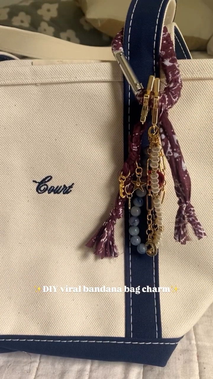 The easiest, cutest bag charm/keychain you’ll make this summer✨ 

What you’ll need:
♥️carabiner 
♥️bandana 
The whole thing will cost you under $5! 

_______ 
DIY/bag charms/summer DIY/summer bag charm/bandana carabiner/summer fashion trends/ll bean tote/tote bag/summer outfit ideas #summerdiy #diybag #bagcharm #bagcharms #llbean #llbeantote #easydiy #summercrafts