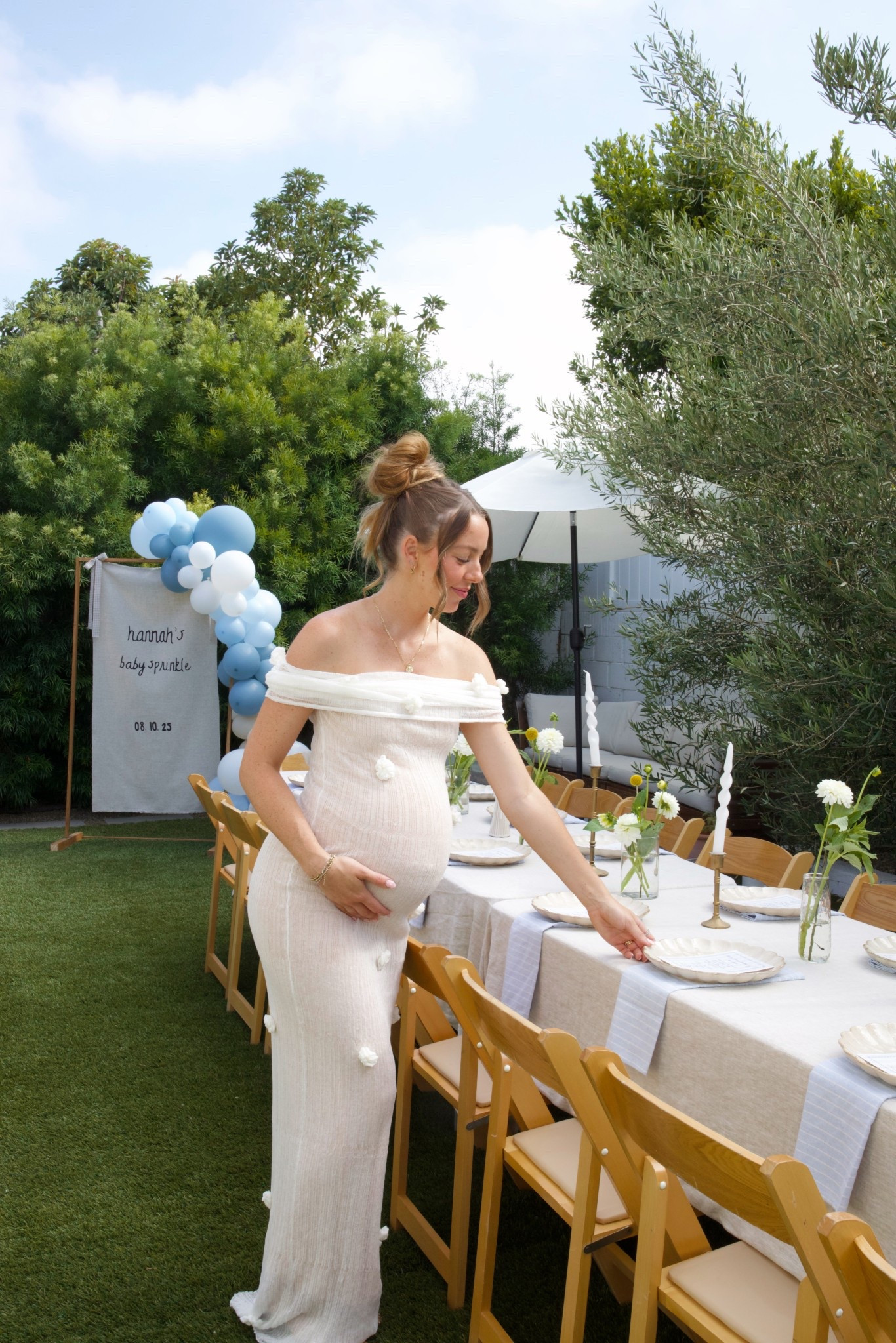 Wore a small & it fit perfectly with my bump! 