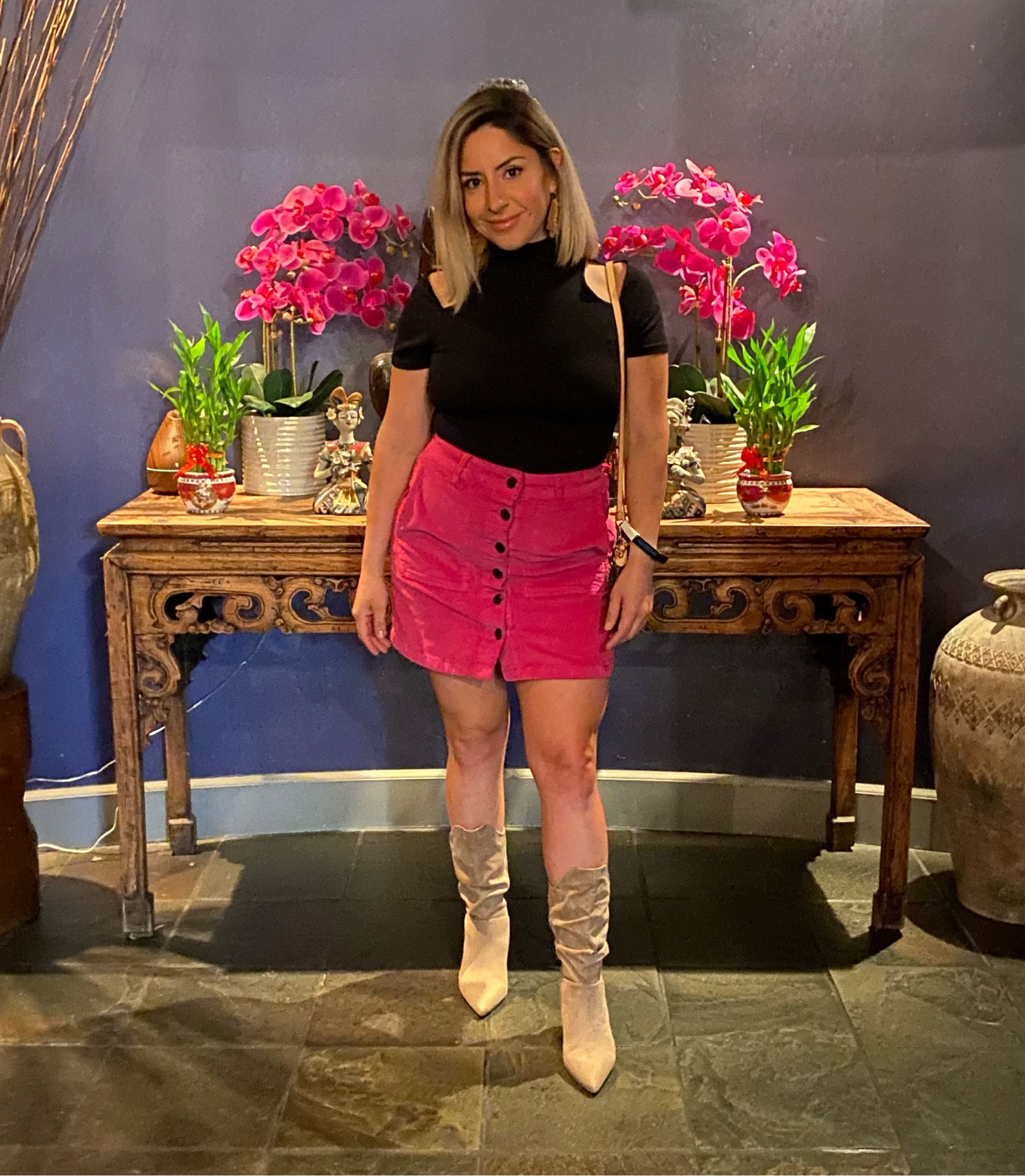 Slouchy boot and corduroy anything is a must for your fall/ winter wardrobe capsule 🤍
Top: small
Skirt: 4
Boots: 6

#LTKSeasonal #LTKshoecrush #LTKunder100