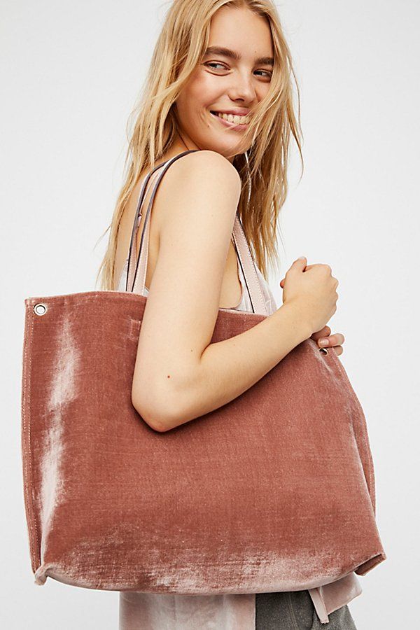 https://www.freepeople.com/shop/slouchy-vegan-tote-002/?category=bags&color=104 | Free People