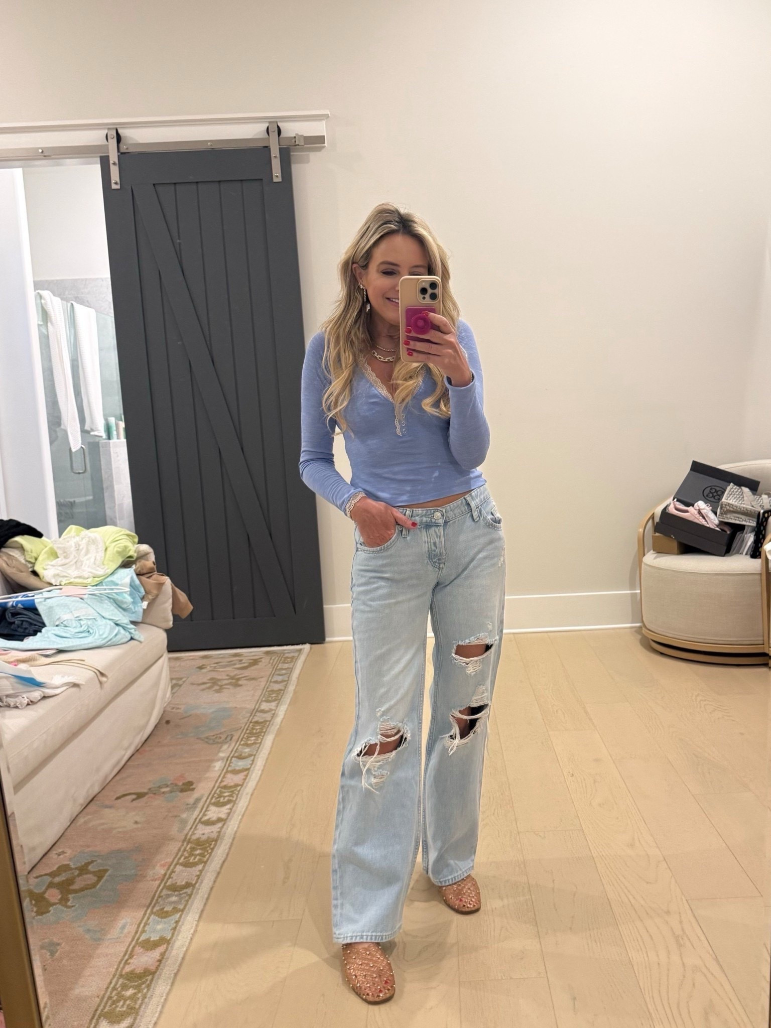 These distressed jeans are perfect for spring 

#LTKootd #LTKSeasonal #LTKmomlife