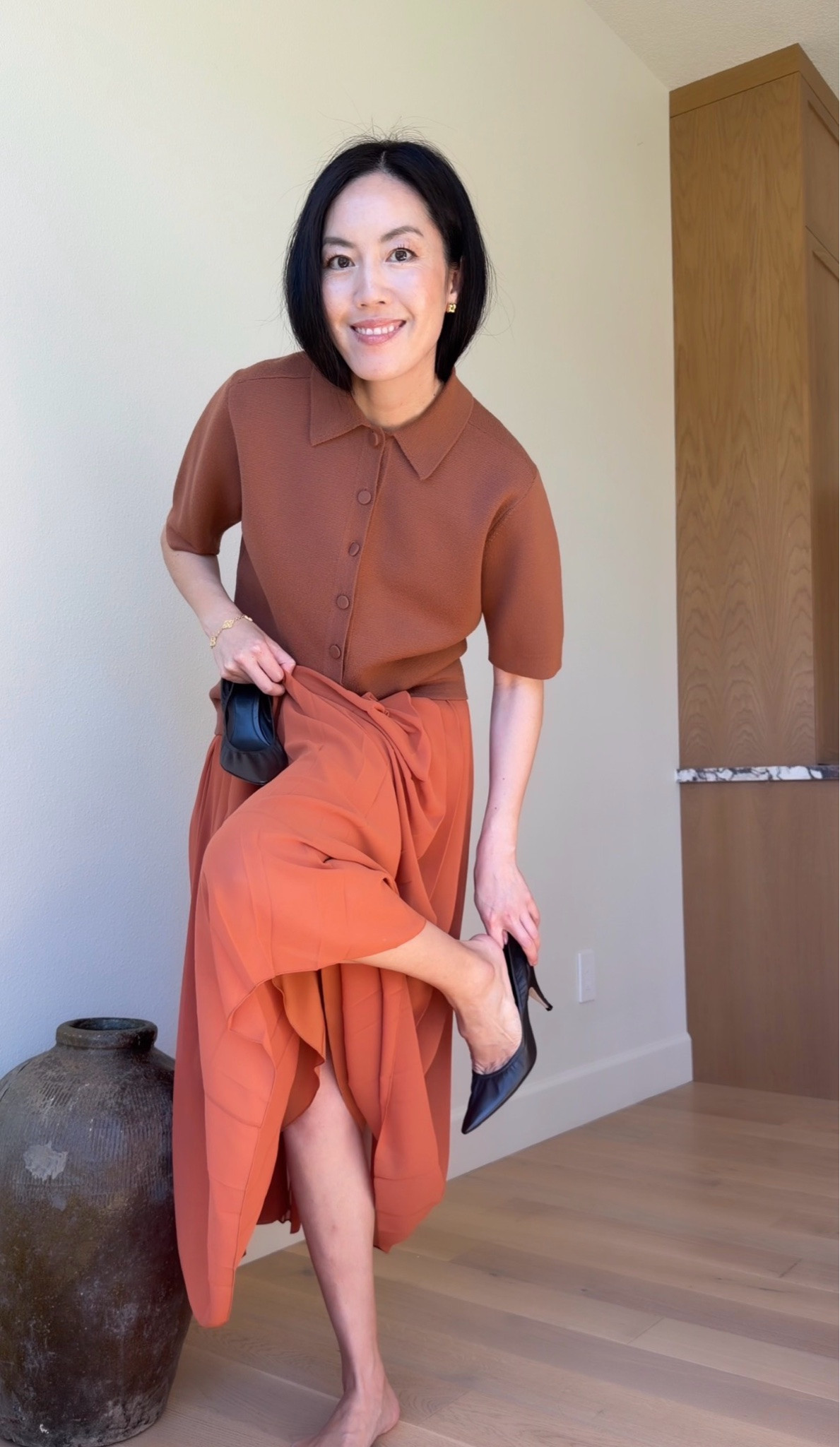 Fall outfit inspiration

#OOTD
#falloutfit
#sweater
#longskirt
#fallstyle