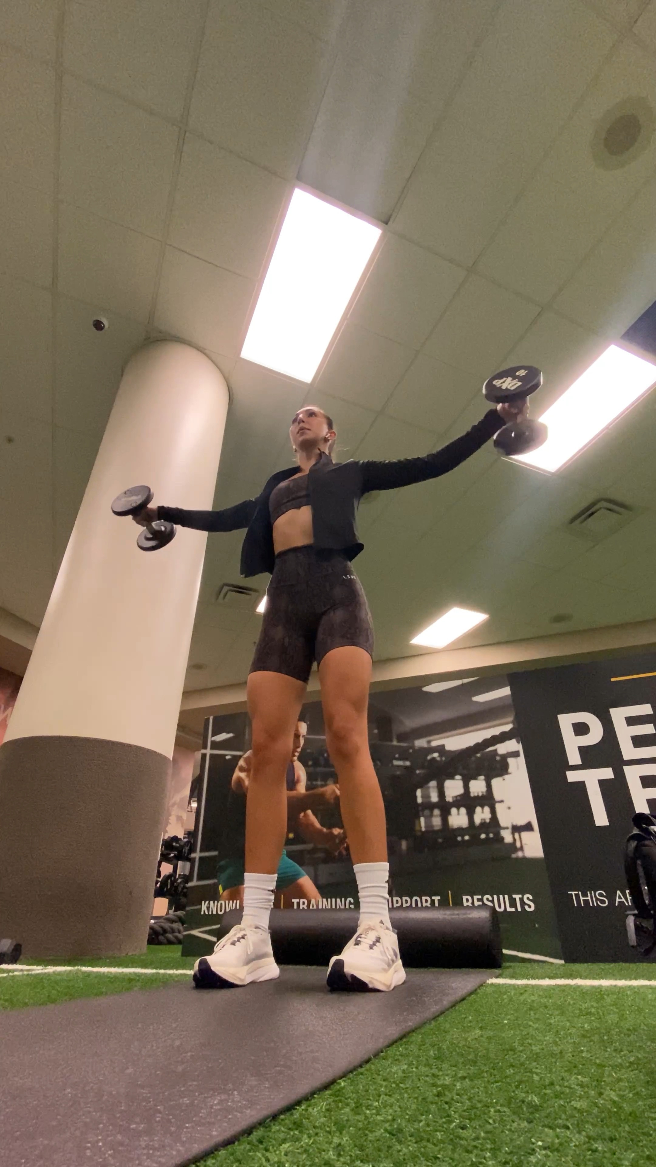 Gym Upper Body Day!
•
•
•
Gym | workout | workout routine | fitness | gym fit | workout clothes | workout set | matching set | running shoes | tennis shoes | sneakers 

#LTKfitness #LTKstyletip